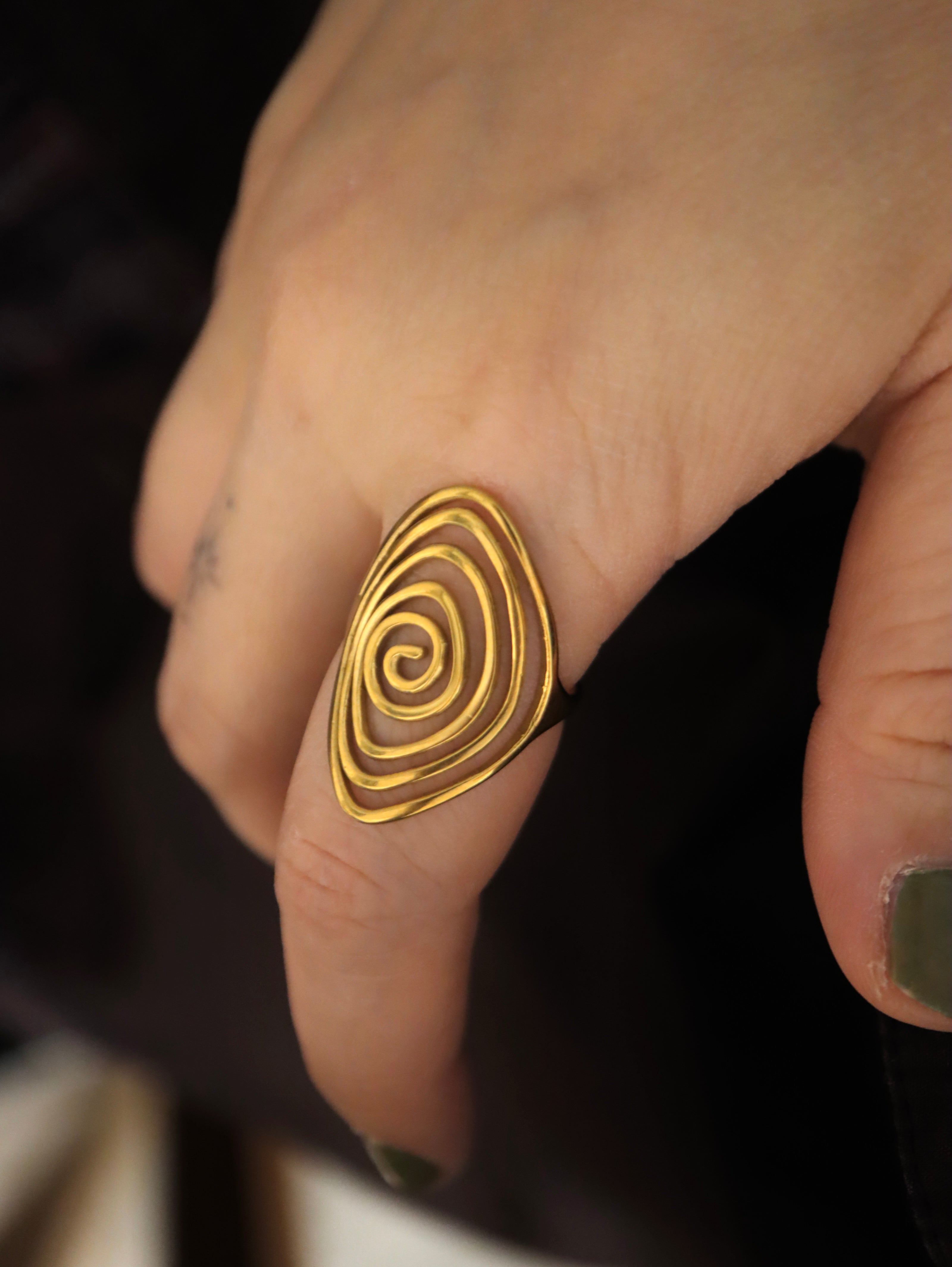 Oval spiral stainless steel ring