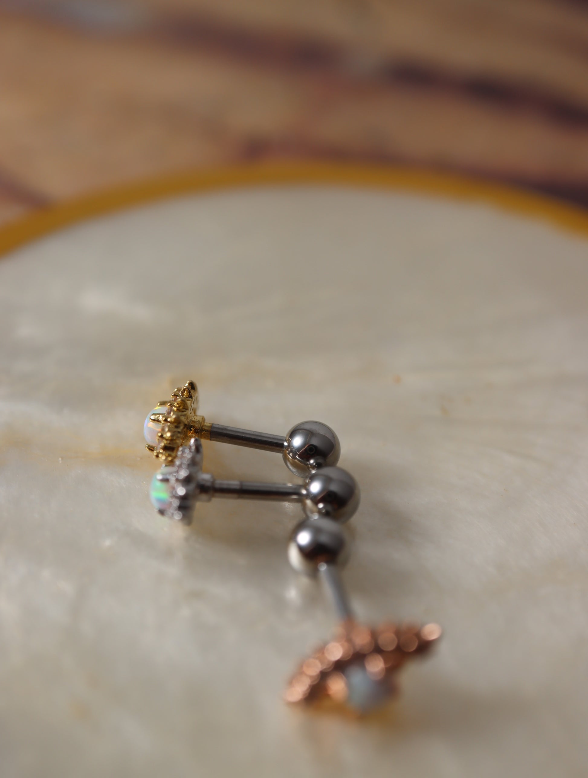 Eye opal screw ball back earring