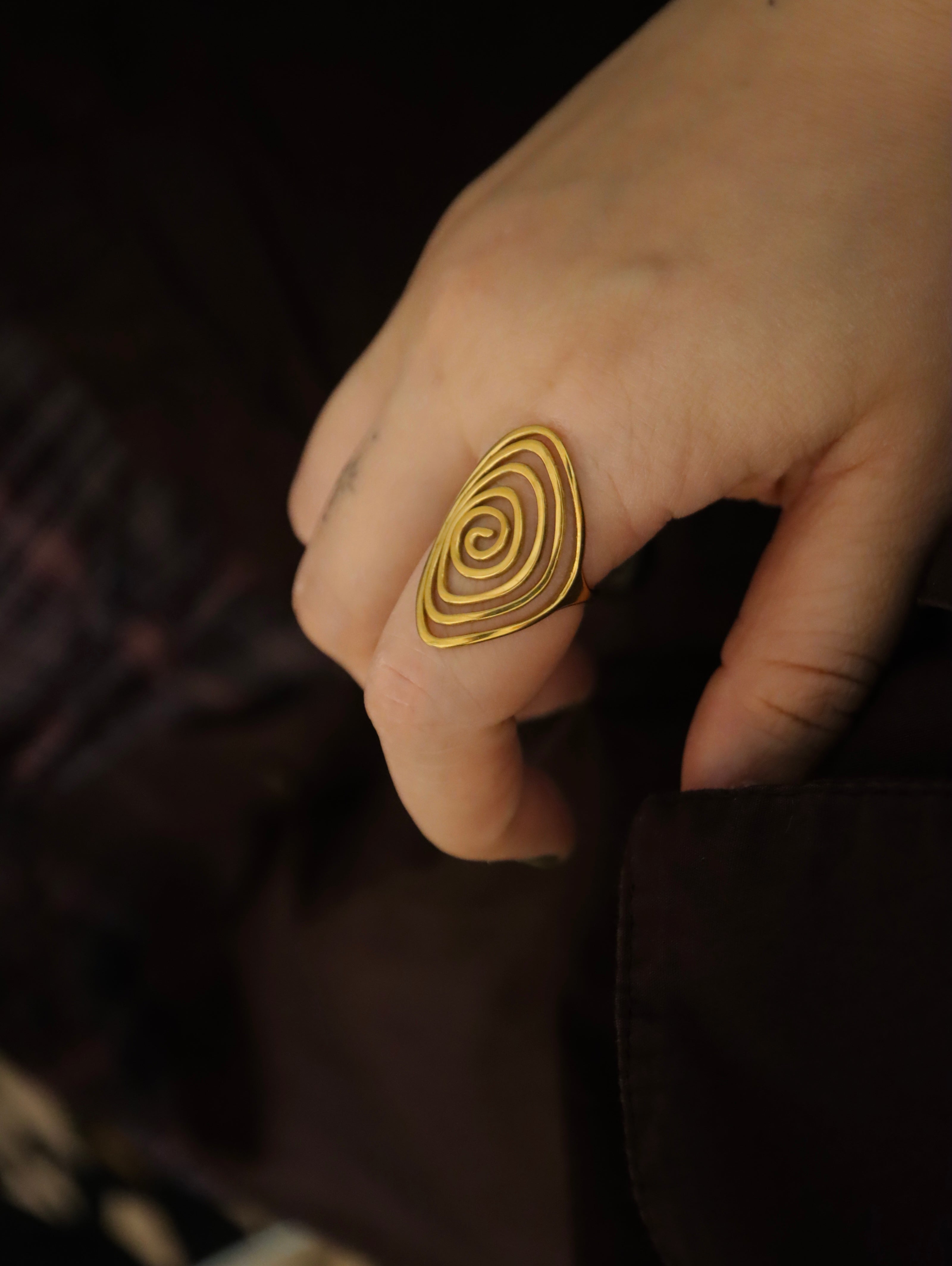 Oval spiral stainless steel ring