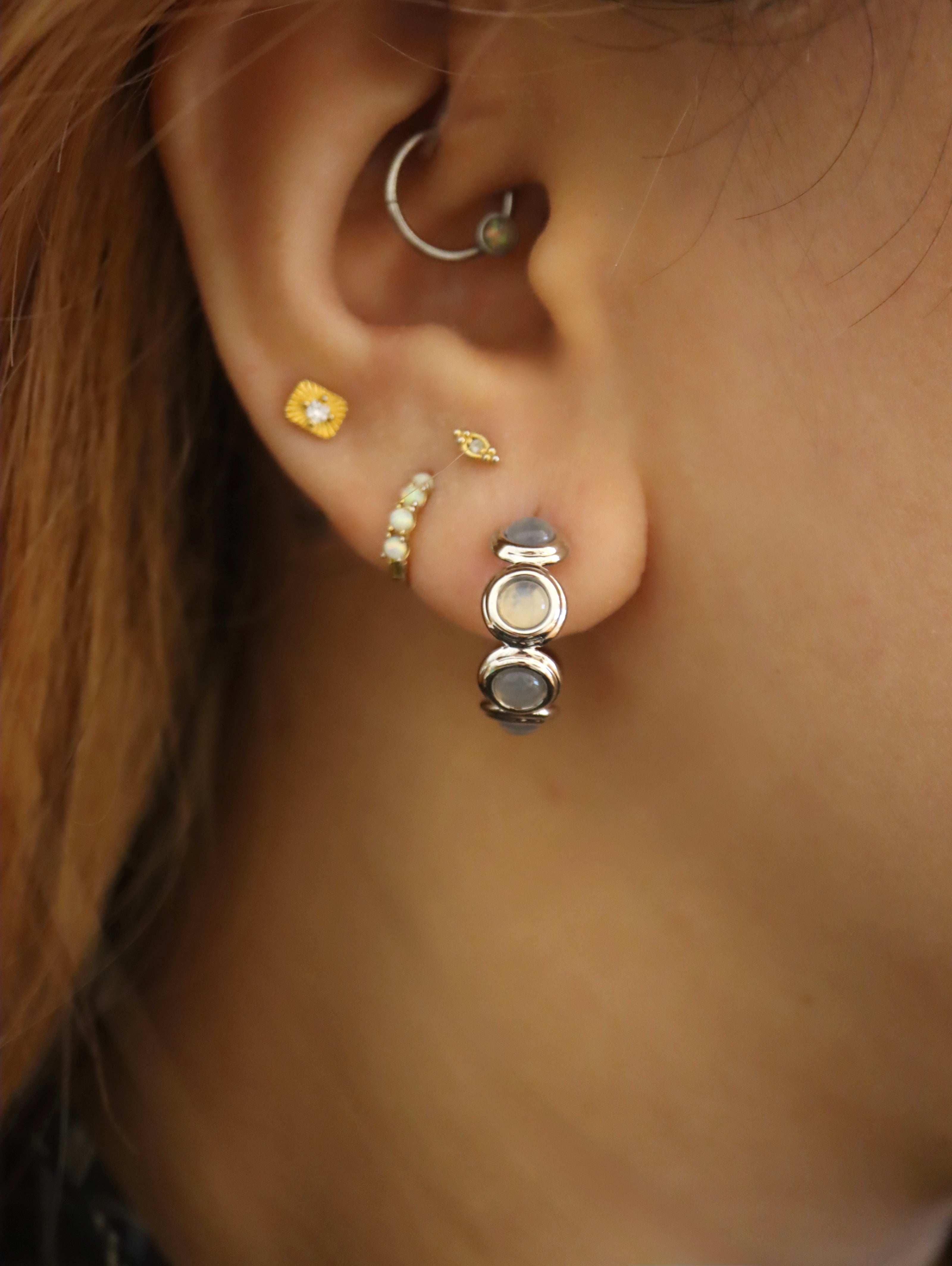 Round stone brass earrings