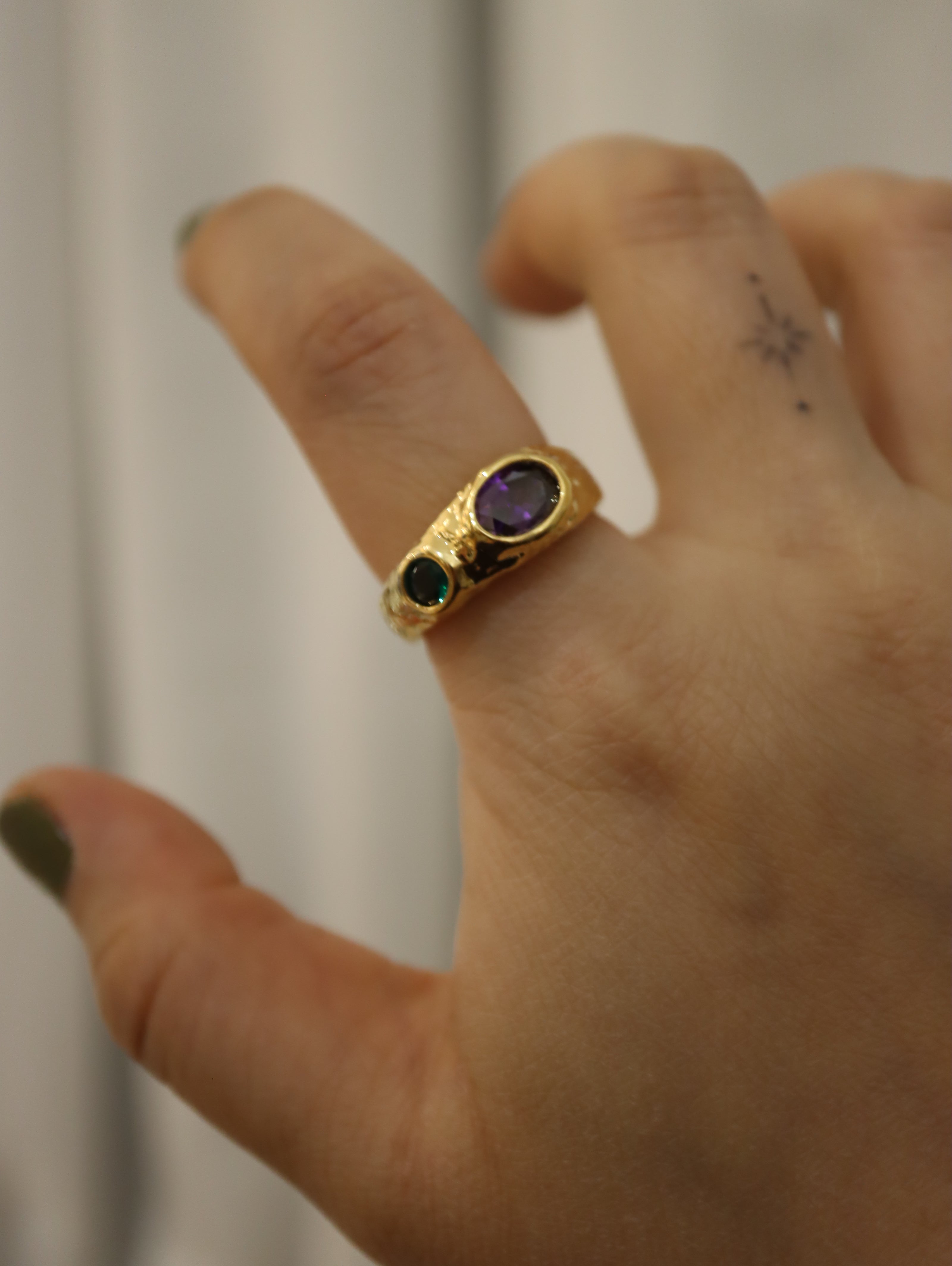 Stud coloured faux stone brass ring