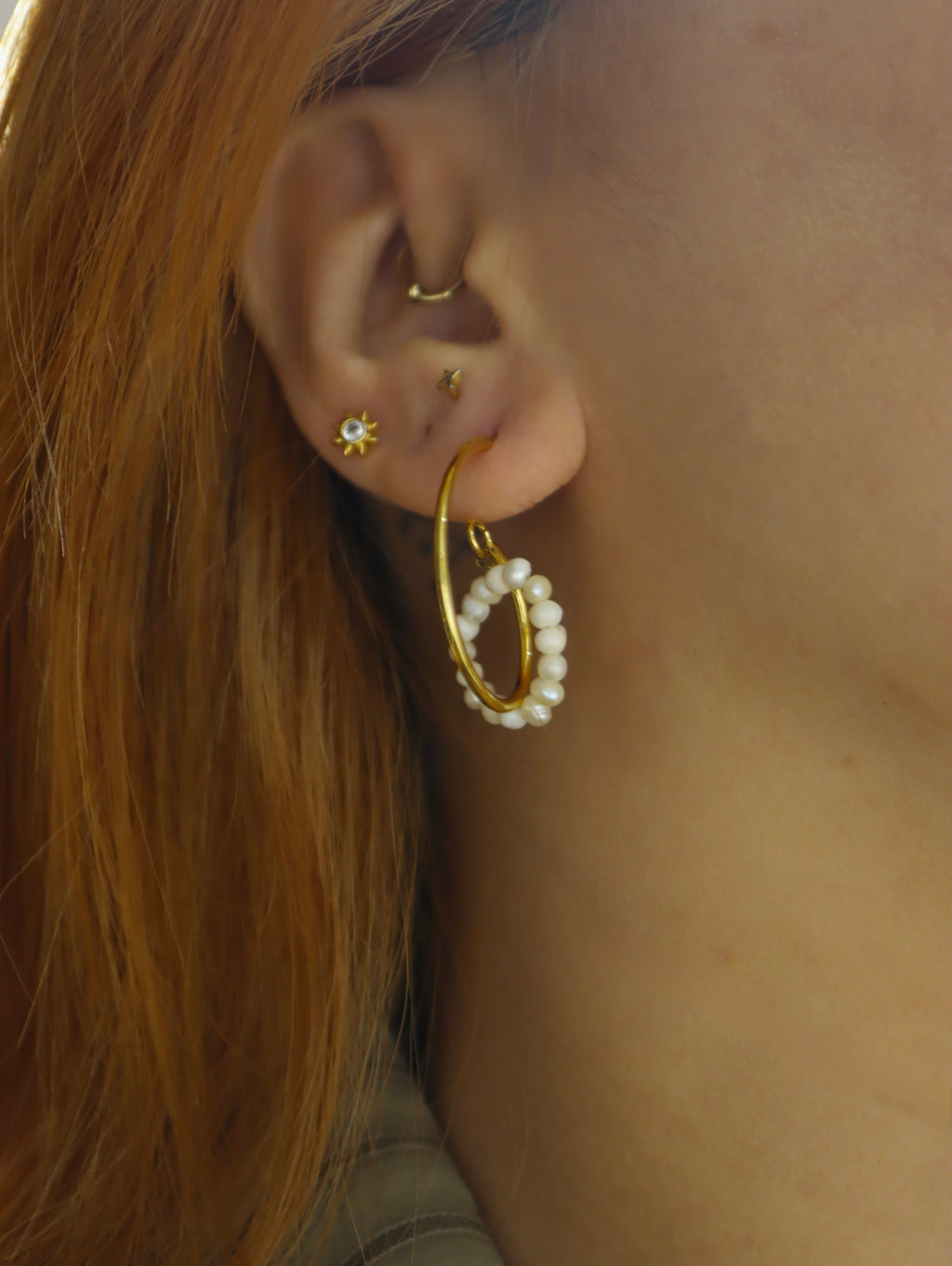 Interlock pearl earrings