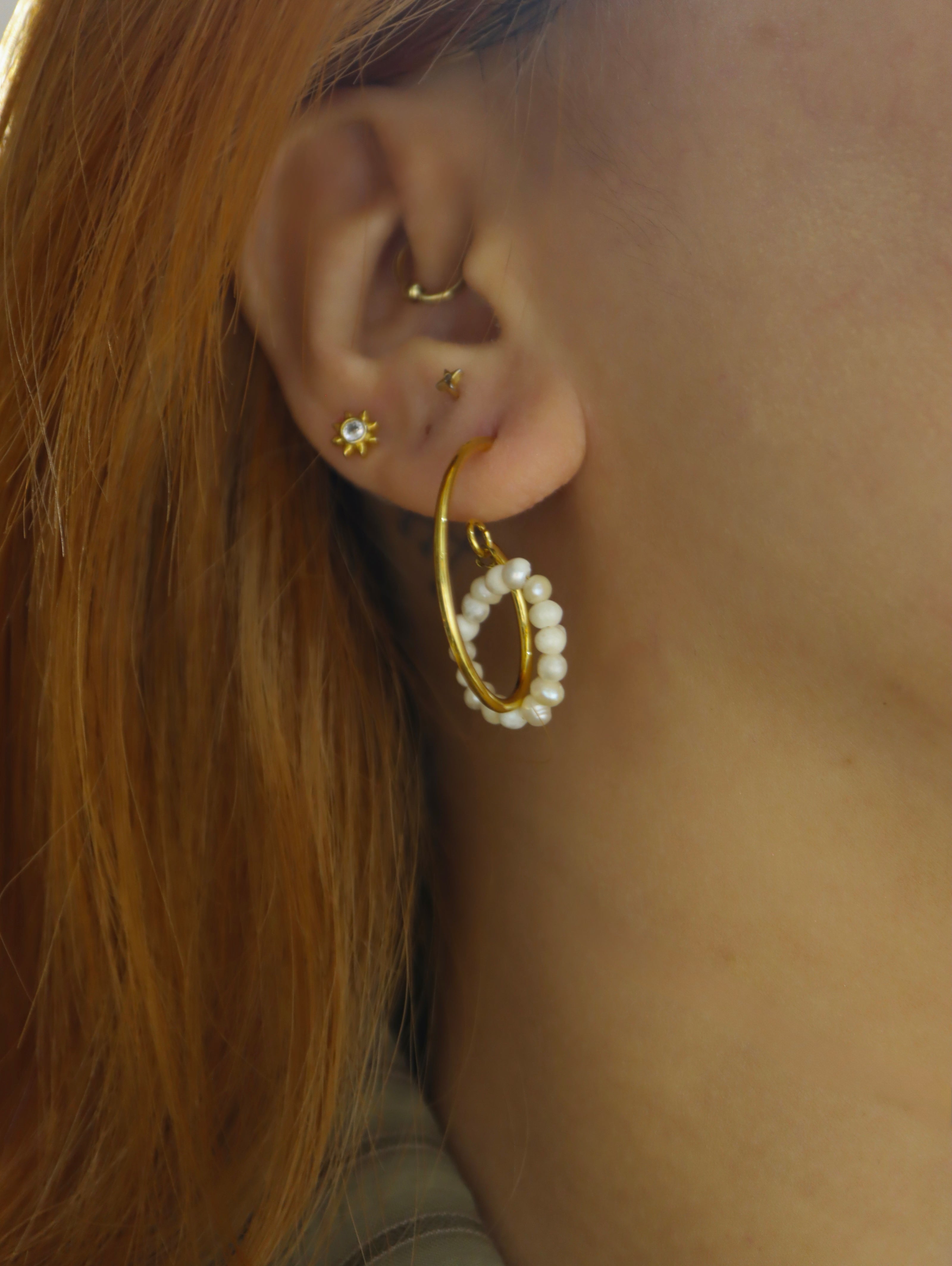 Interlock pearl earrings