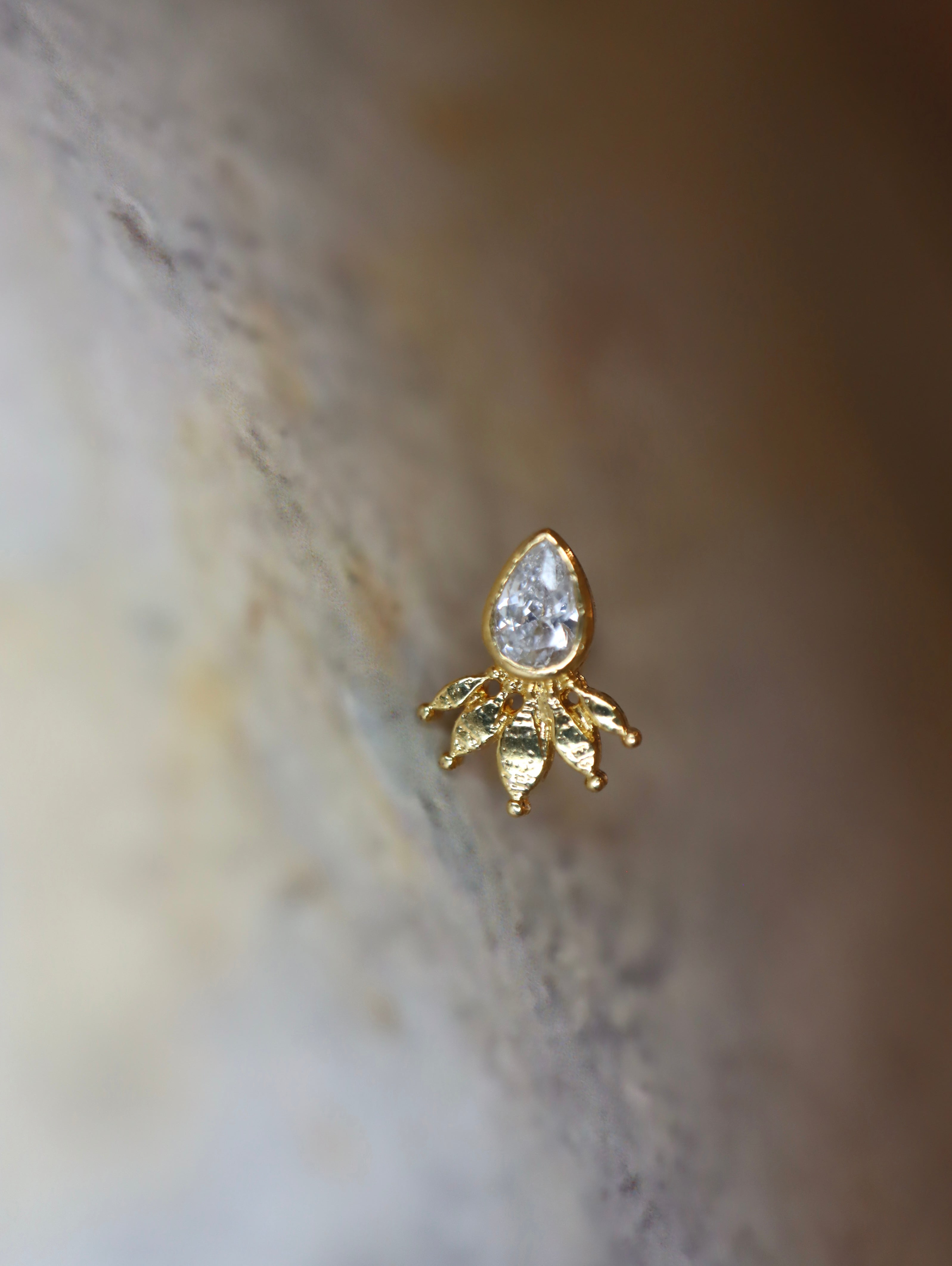 Dewdrop Crown Stud Surgical Steel Piercing (1pc)