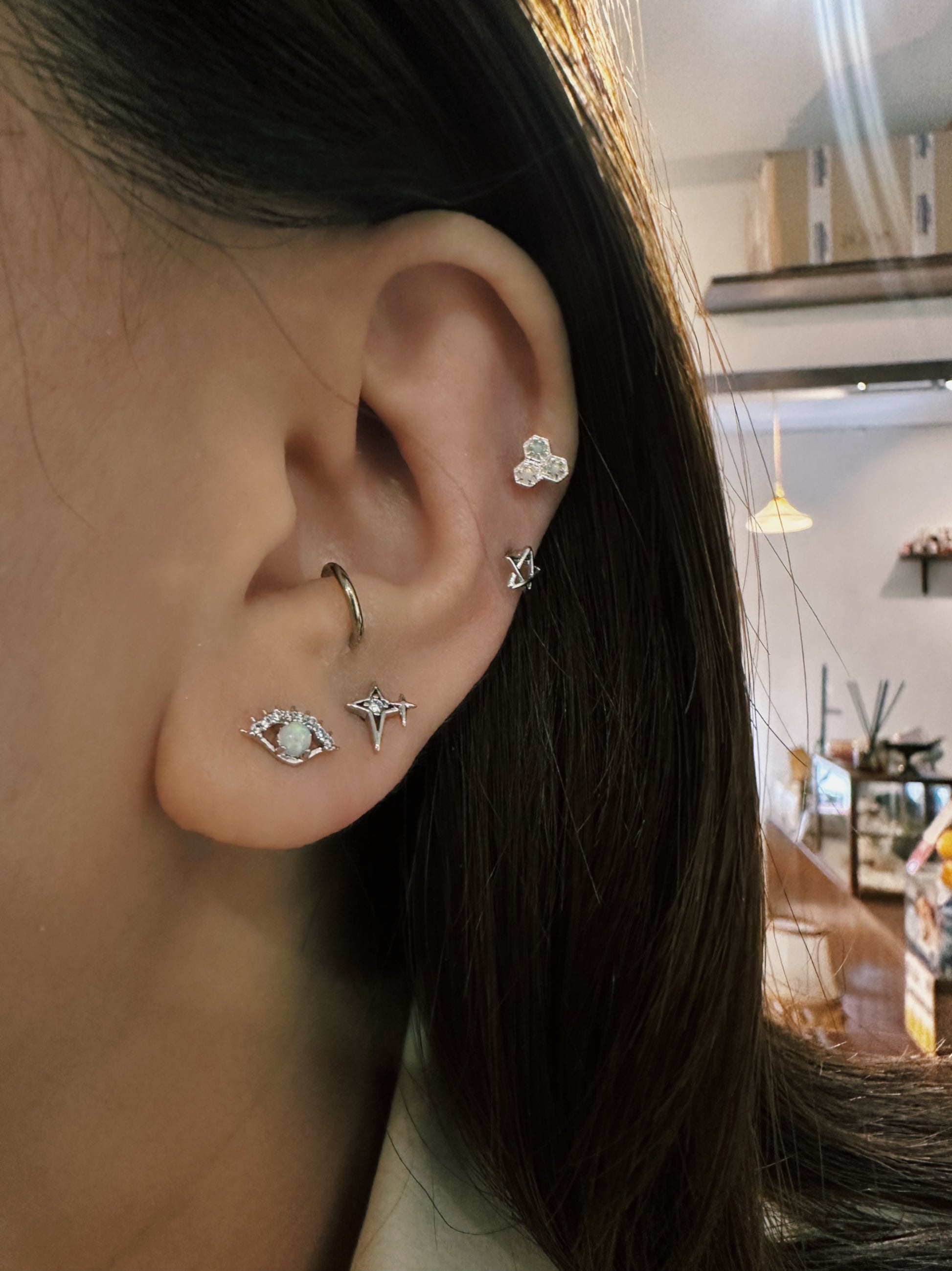 Eye opal screw ball back earring