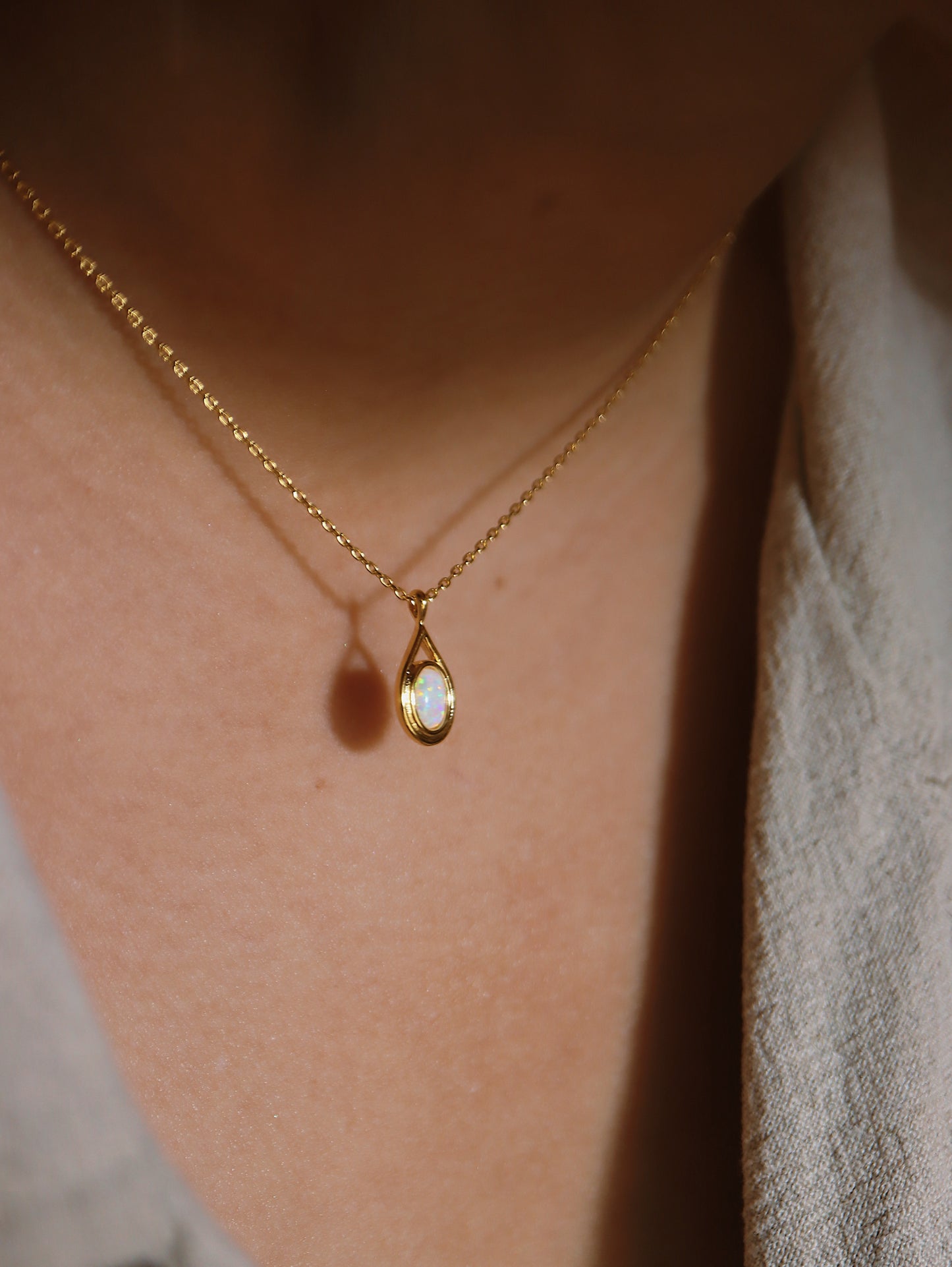 Teardrop opal brass necklace