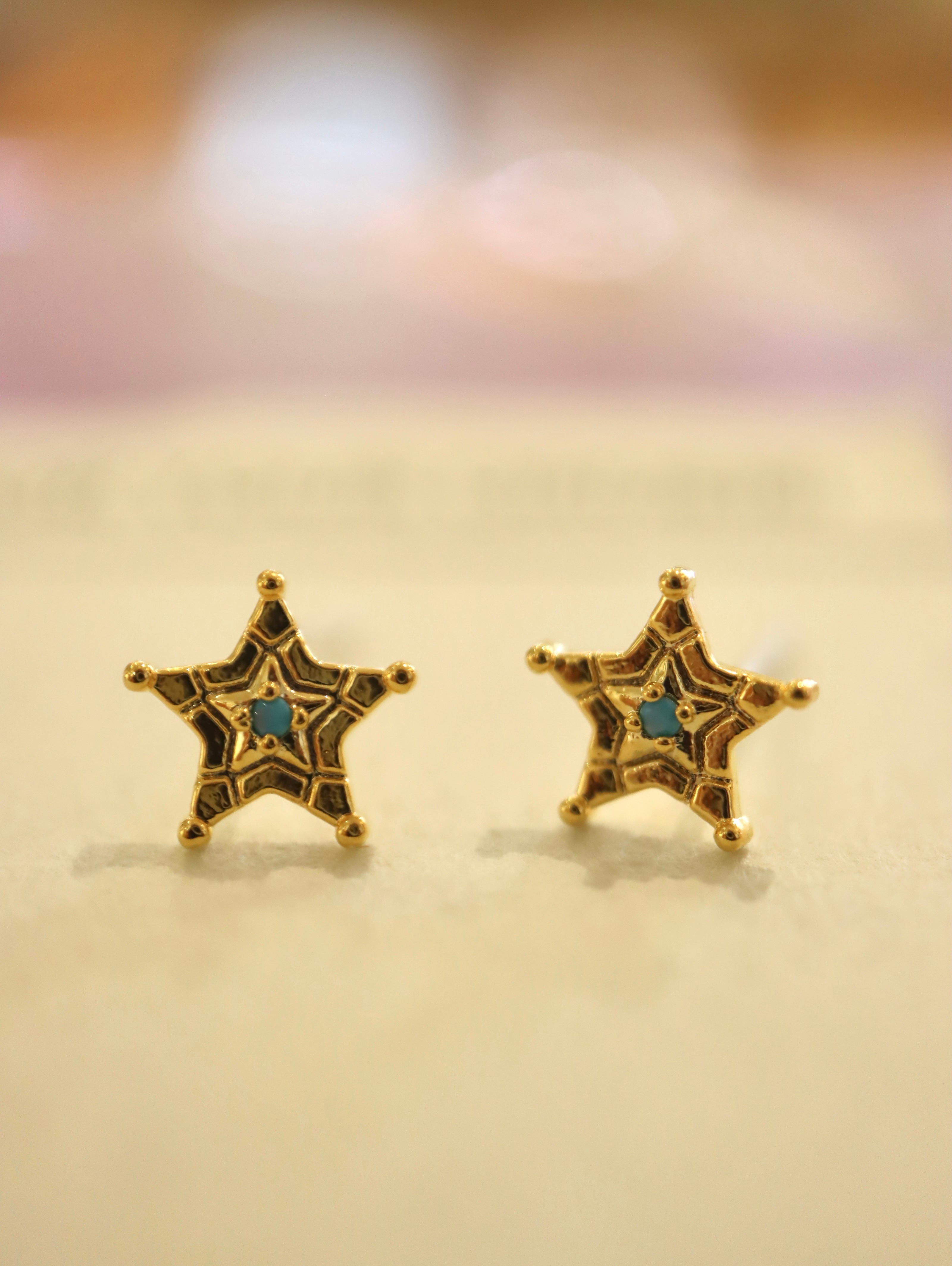Star stud brass earrings
