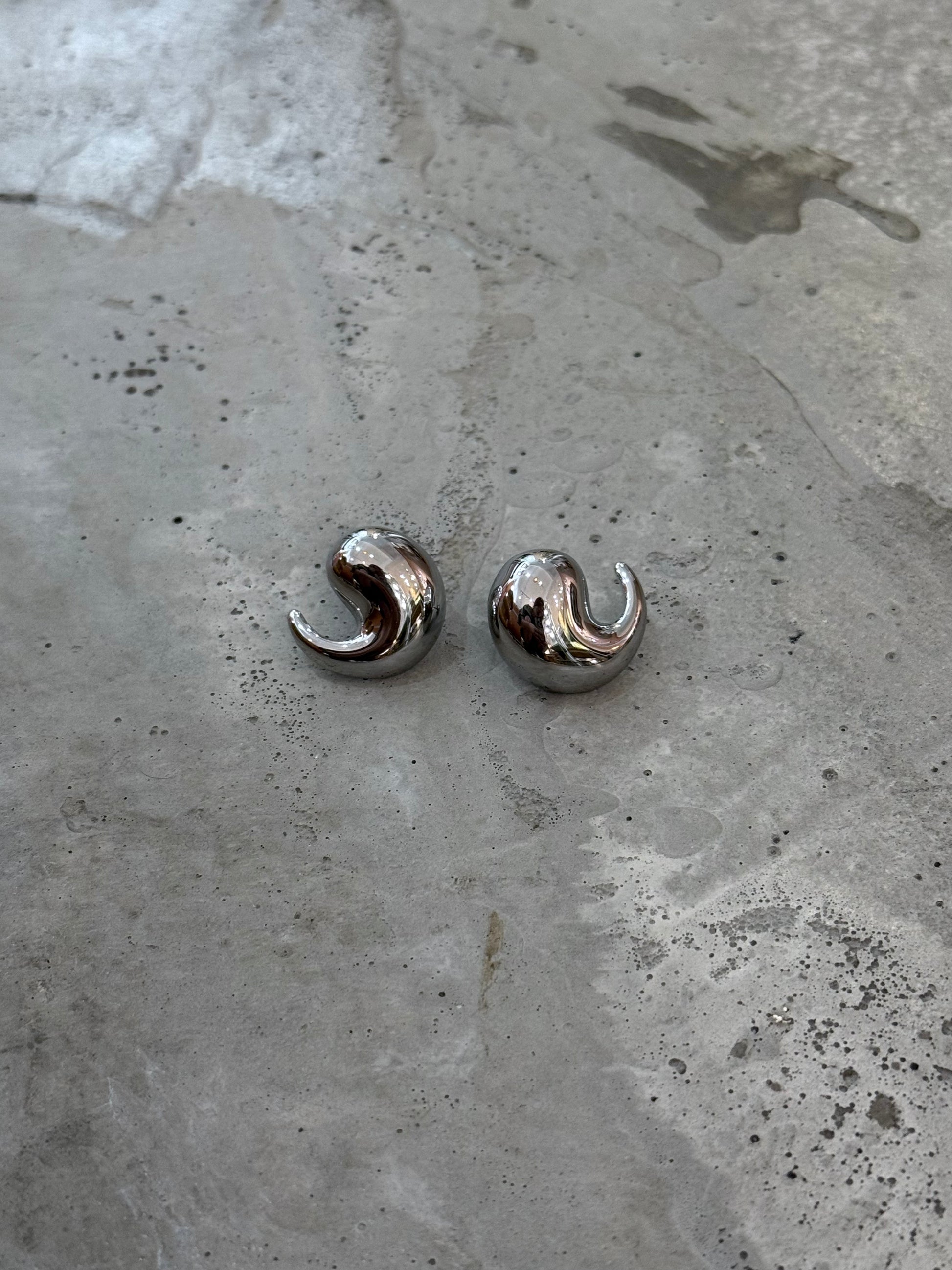Swirl stainless steel earrings