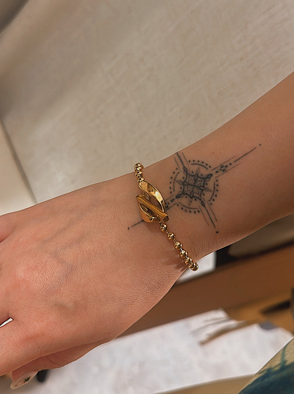 Stainless steel interlock closure chain bracelet