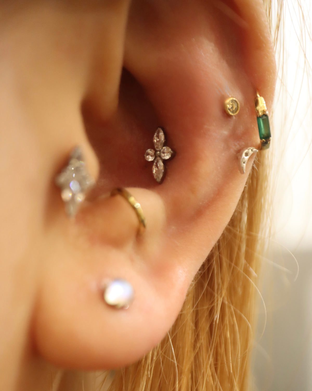 Titanium G23 CZ petal stud earring (1pc)