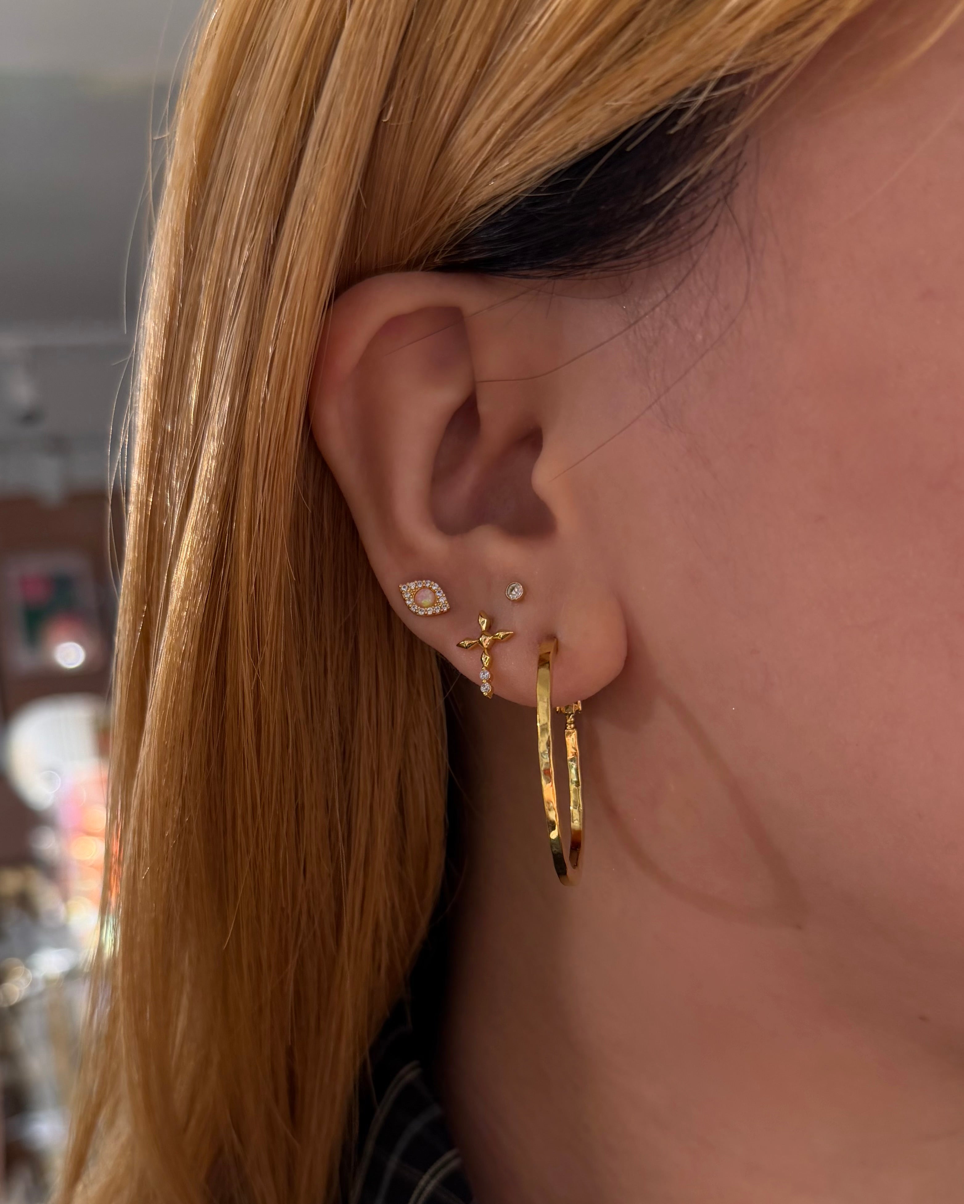 Hammered oval earrings
