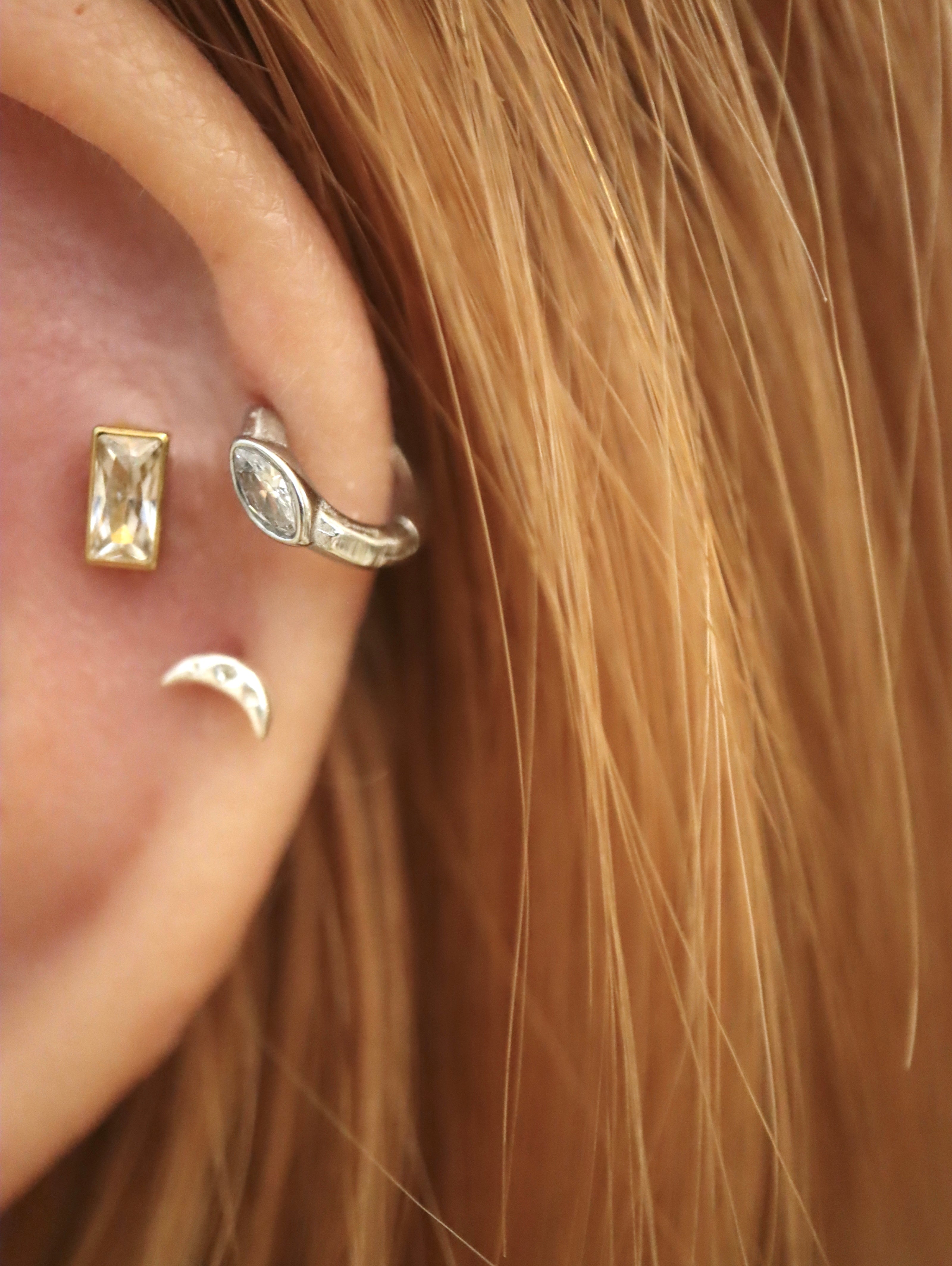 Marquise mini hinged hoop earring (1pc)