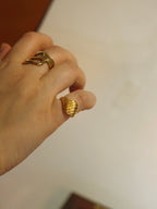 Ribbed Signet Pinky Ring