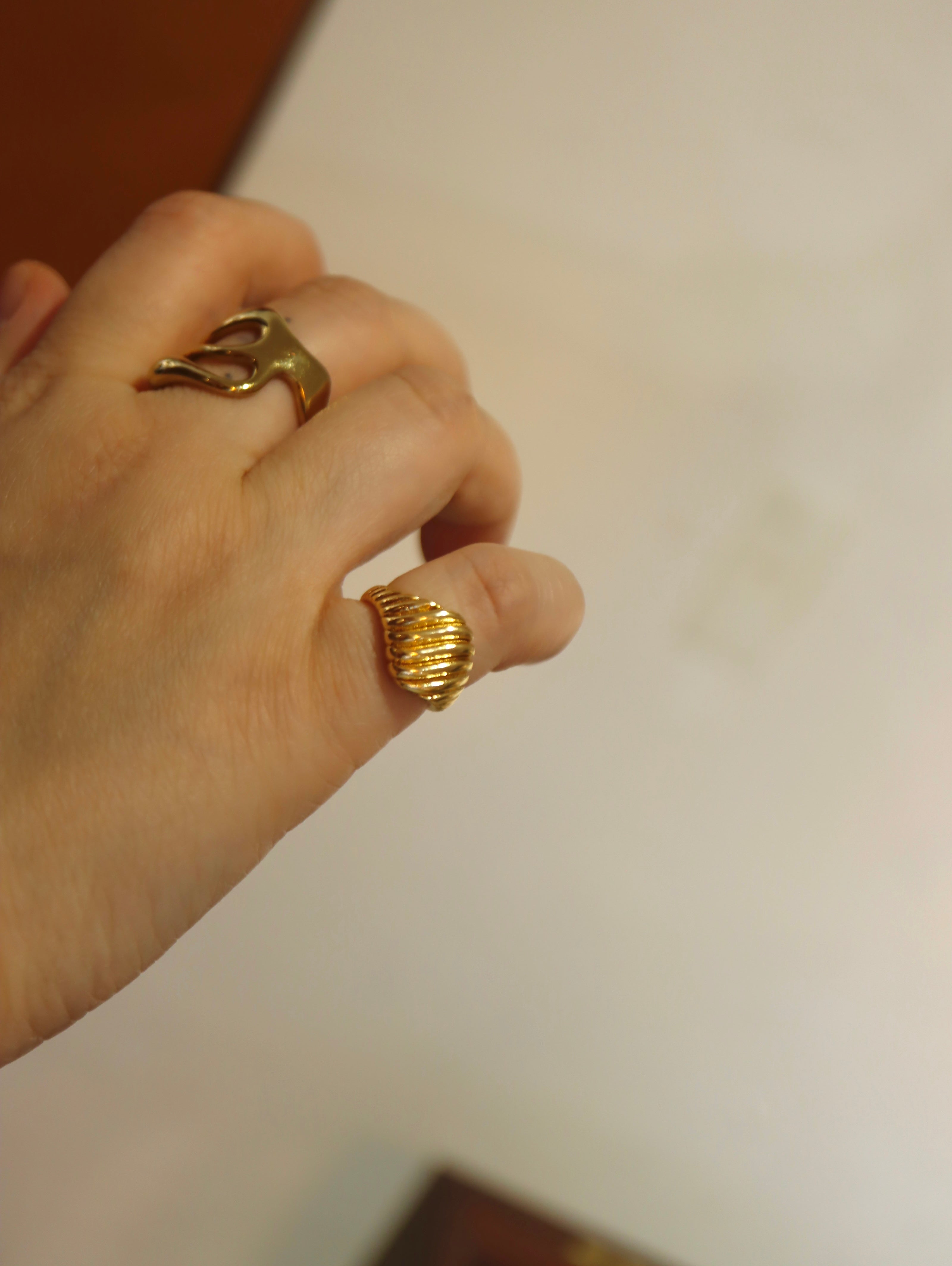 Ribbed Signet Pinky Ring