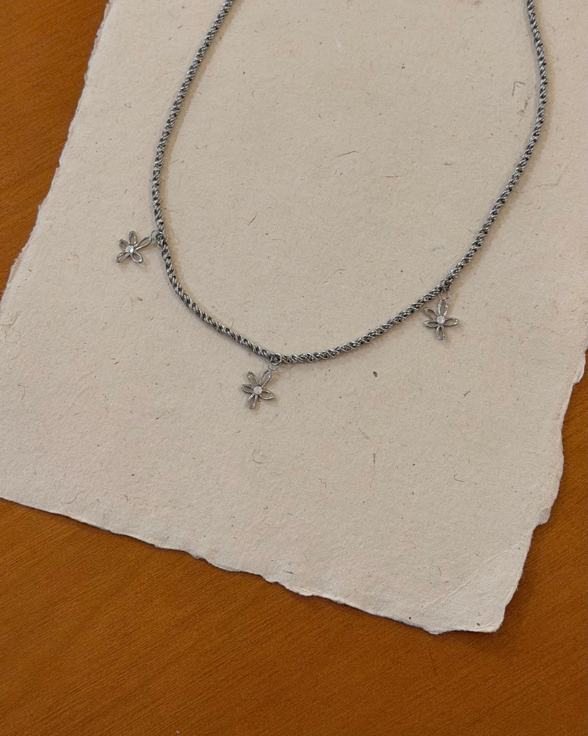 3 petals stainless steel choker necklace