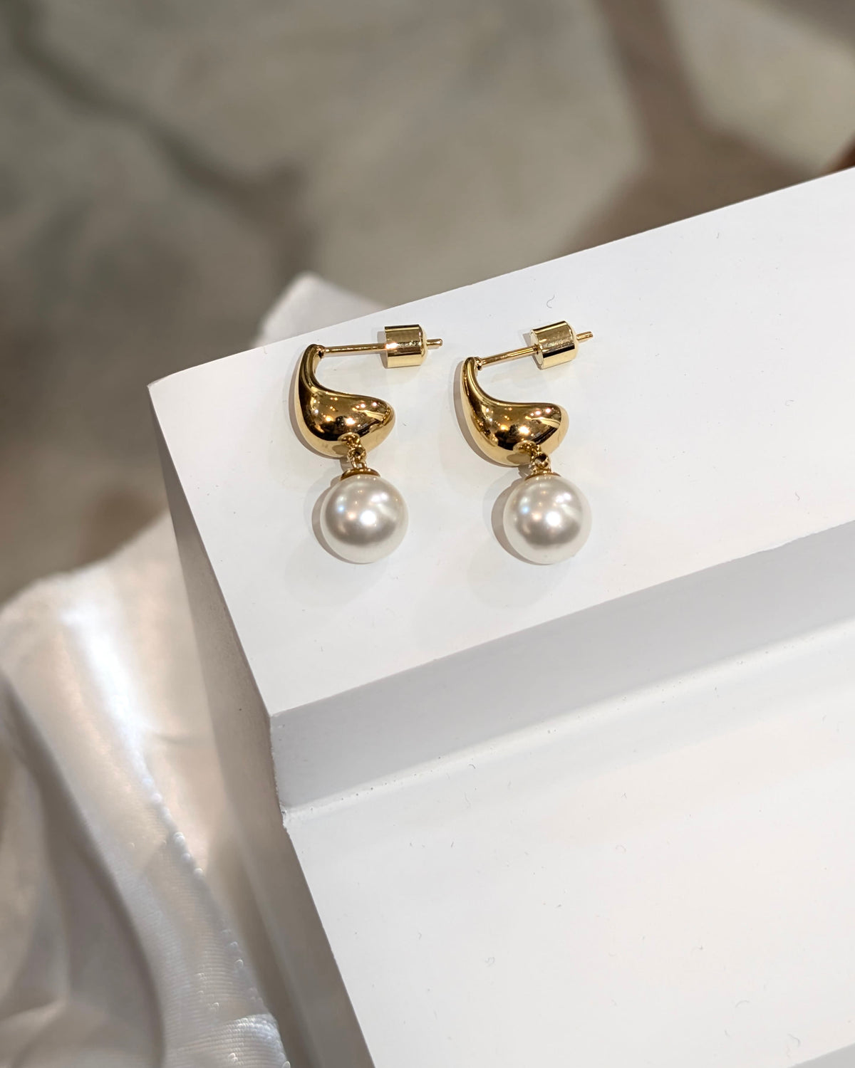 Drop pearl stainless steel earrings