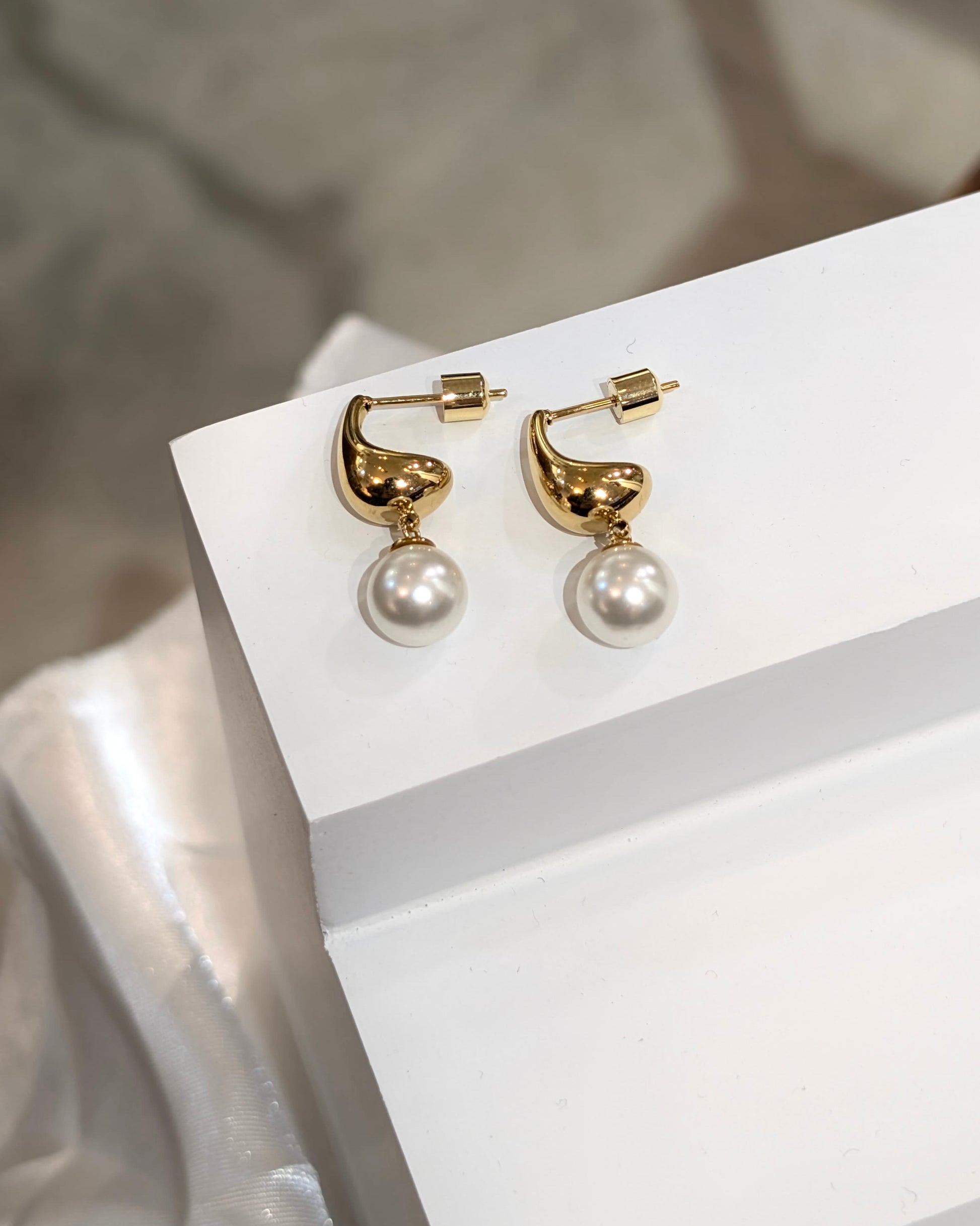 Drop pearl stainless steel earrings