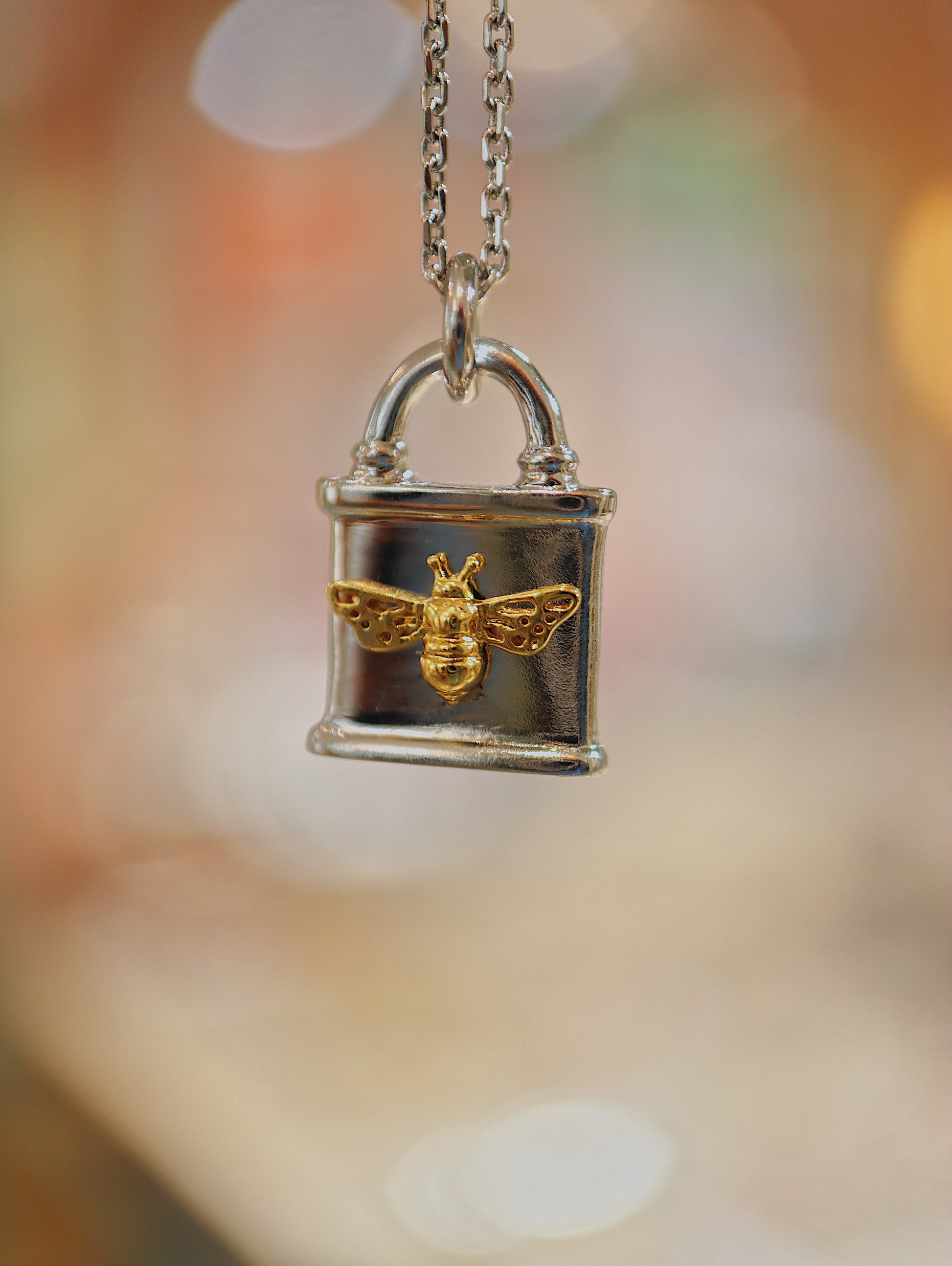 Mix tone bee on lock 925 silver necklace