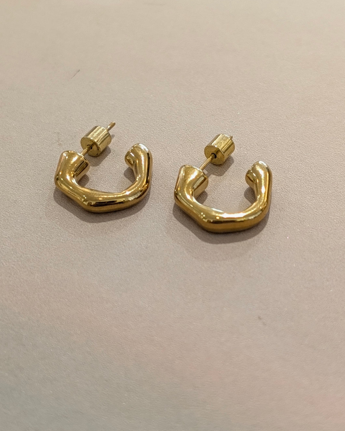 Stainless Steel Onda C-Hoops earrings