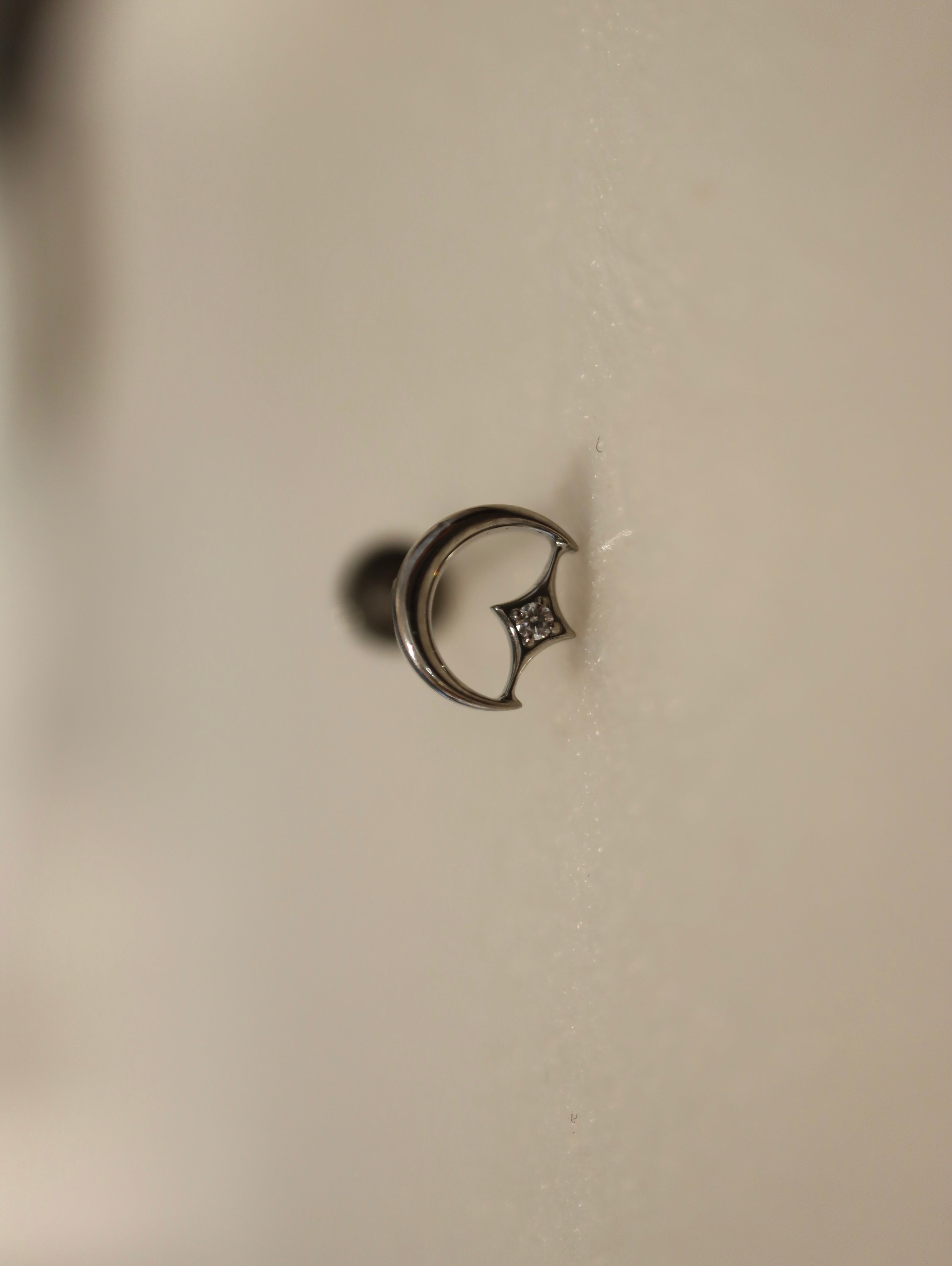 Titanium G23 crescent sparkle flat back earring (1pc)