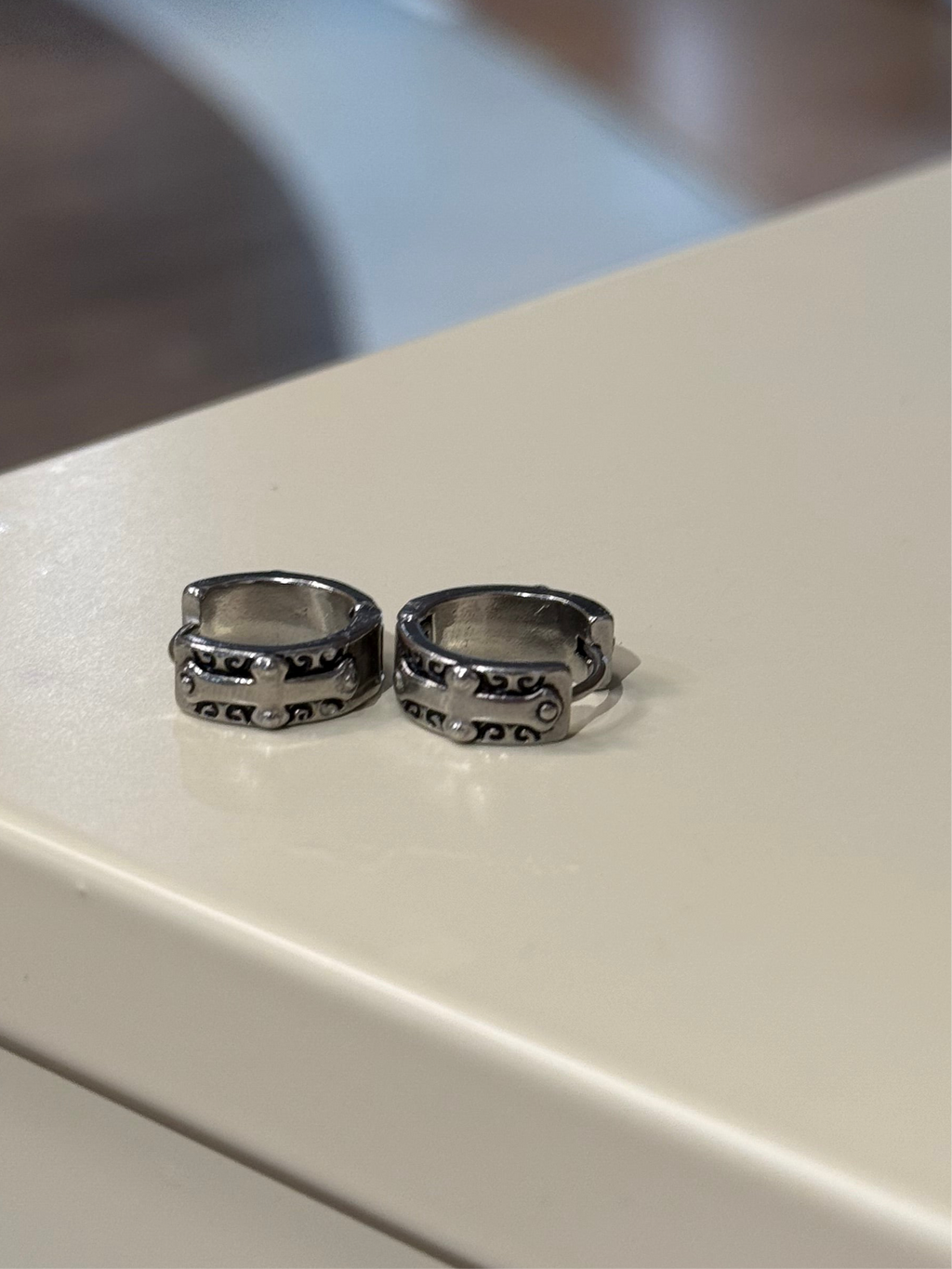 Surgical steel unisex hinge flat hoop earrings