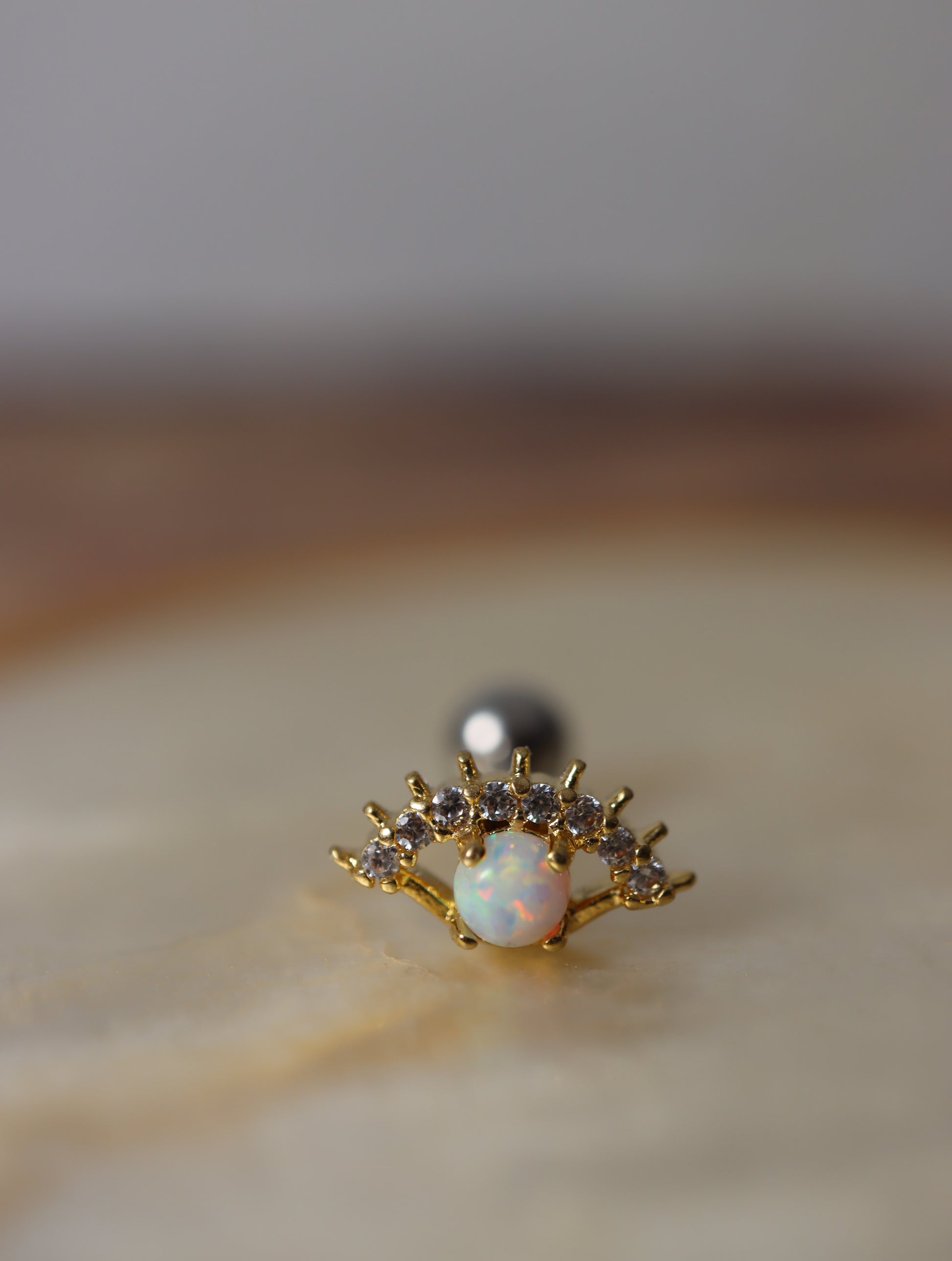 Eye opal screw ball back earring