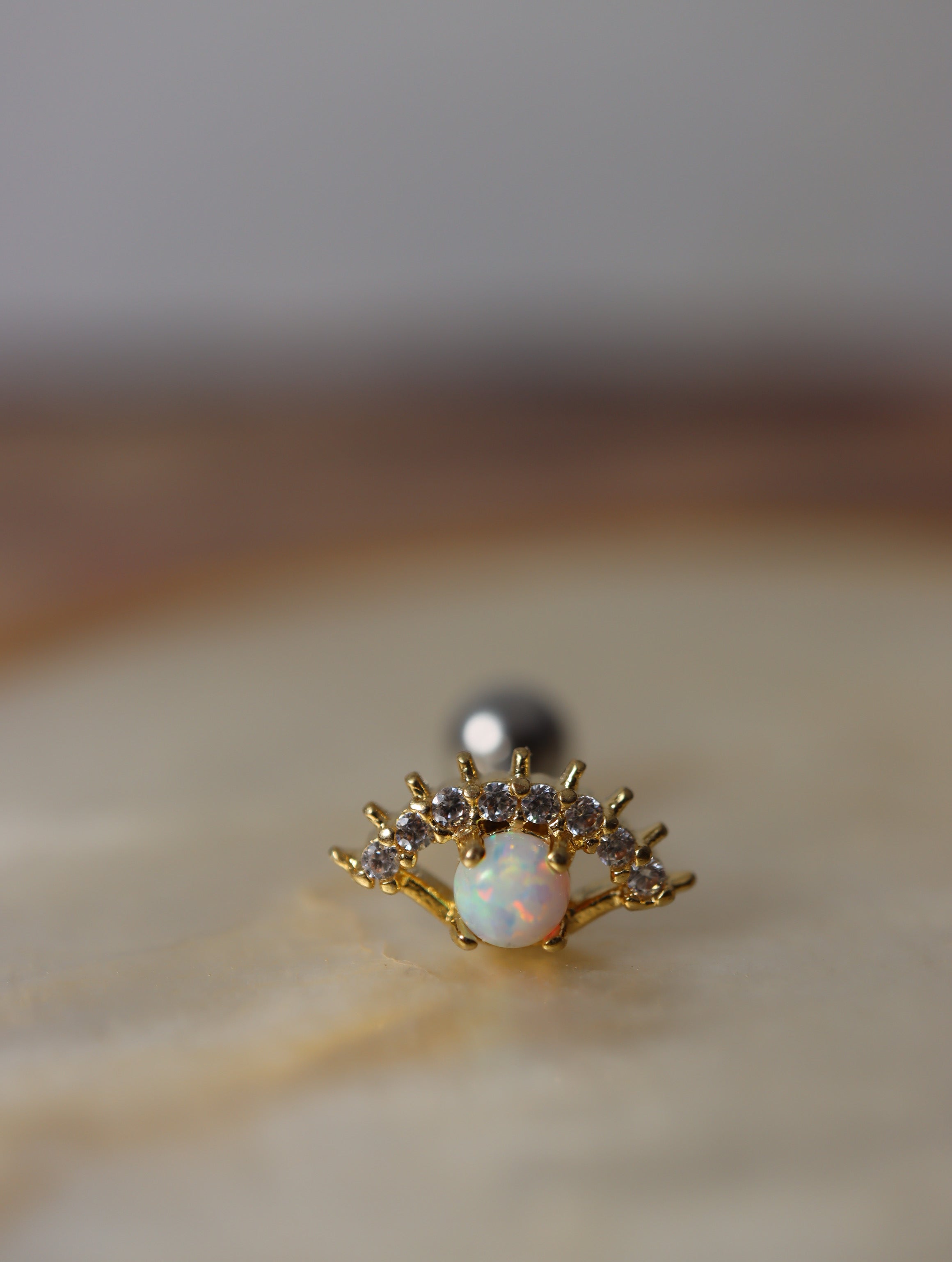 Eye opal screw ball back earring