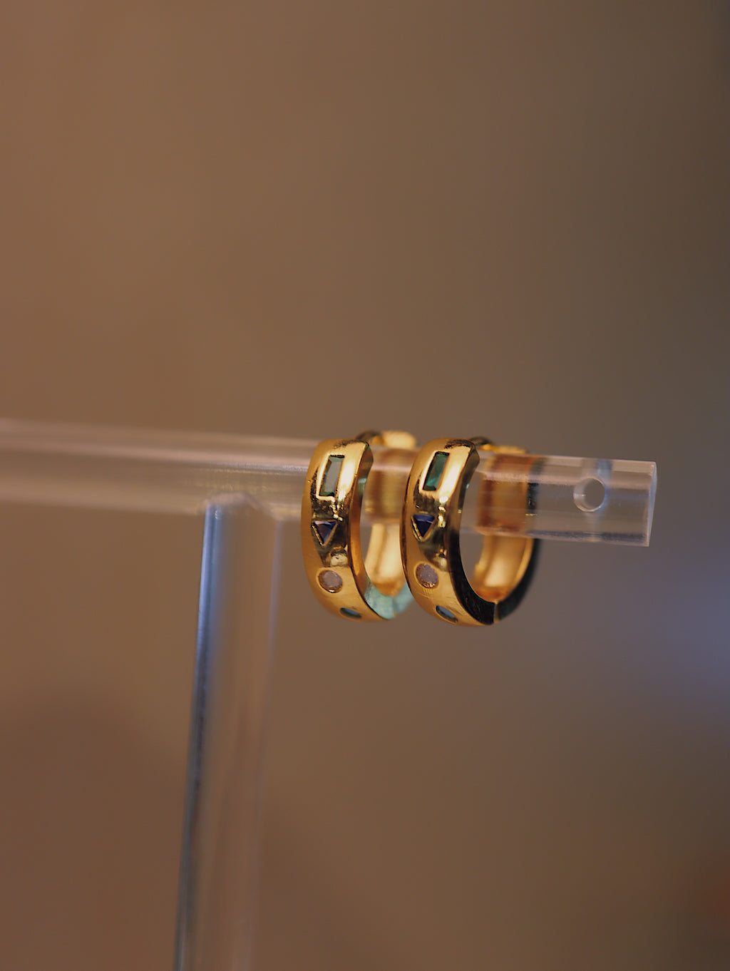 Coloured stud mini hugger earrings，