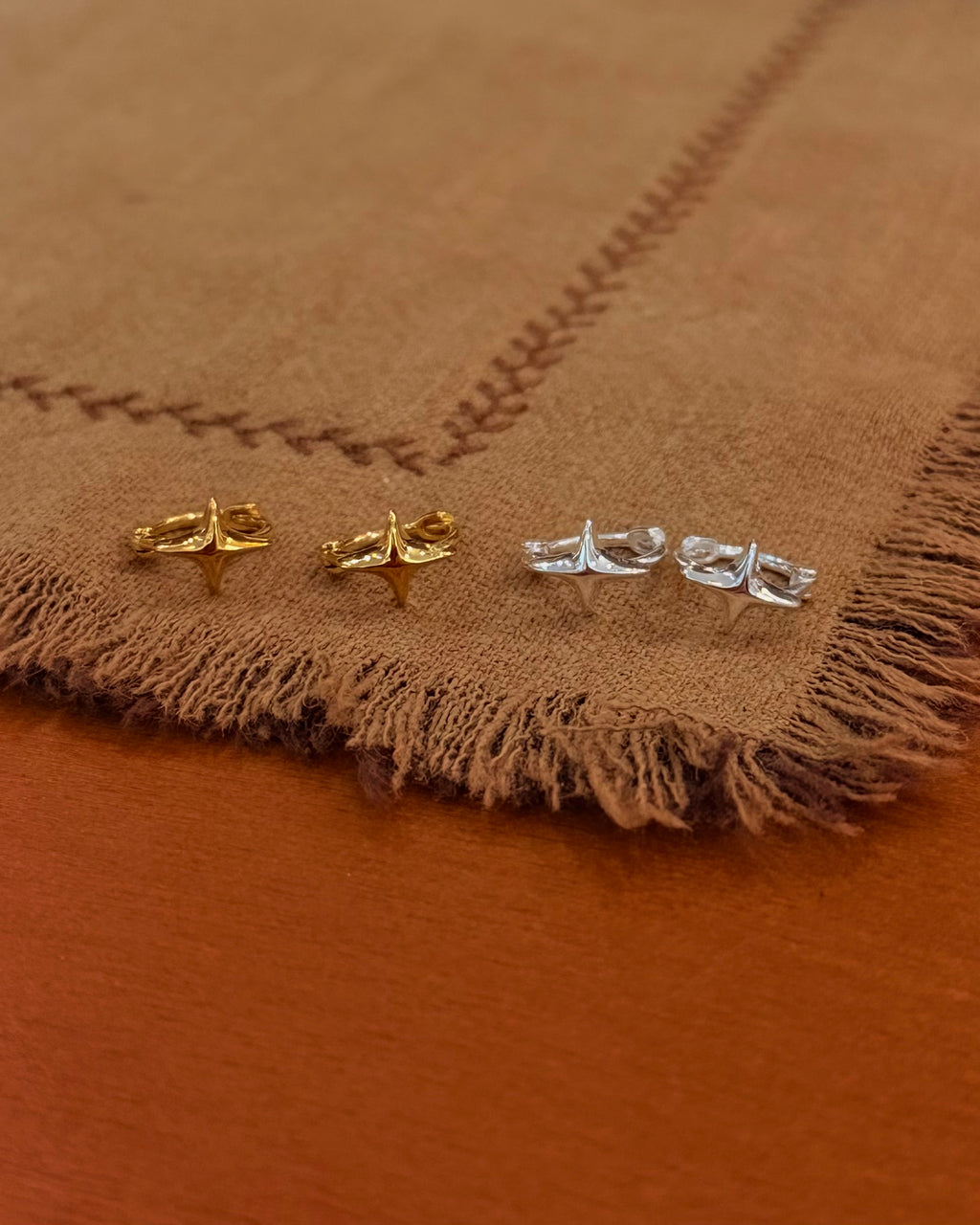 Star 925 silver hinged hoop earrings