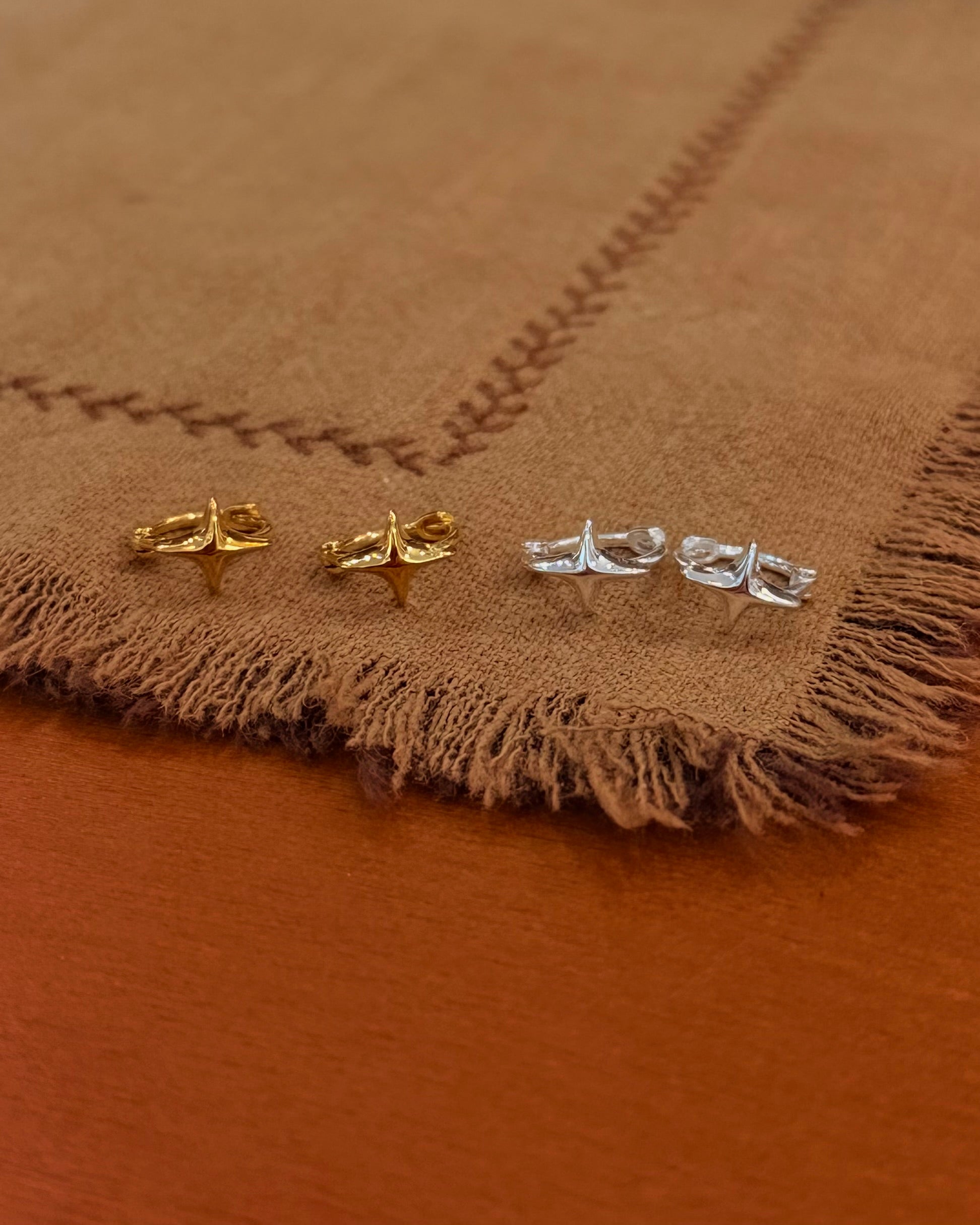 Star 925 silver hinged hoop earrings