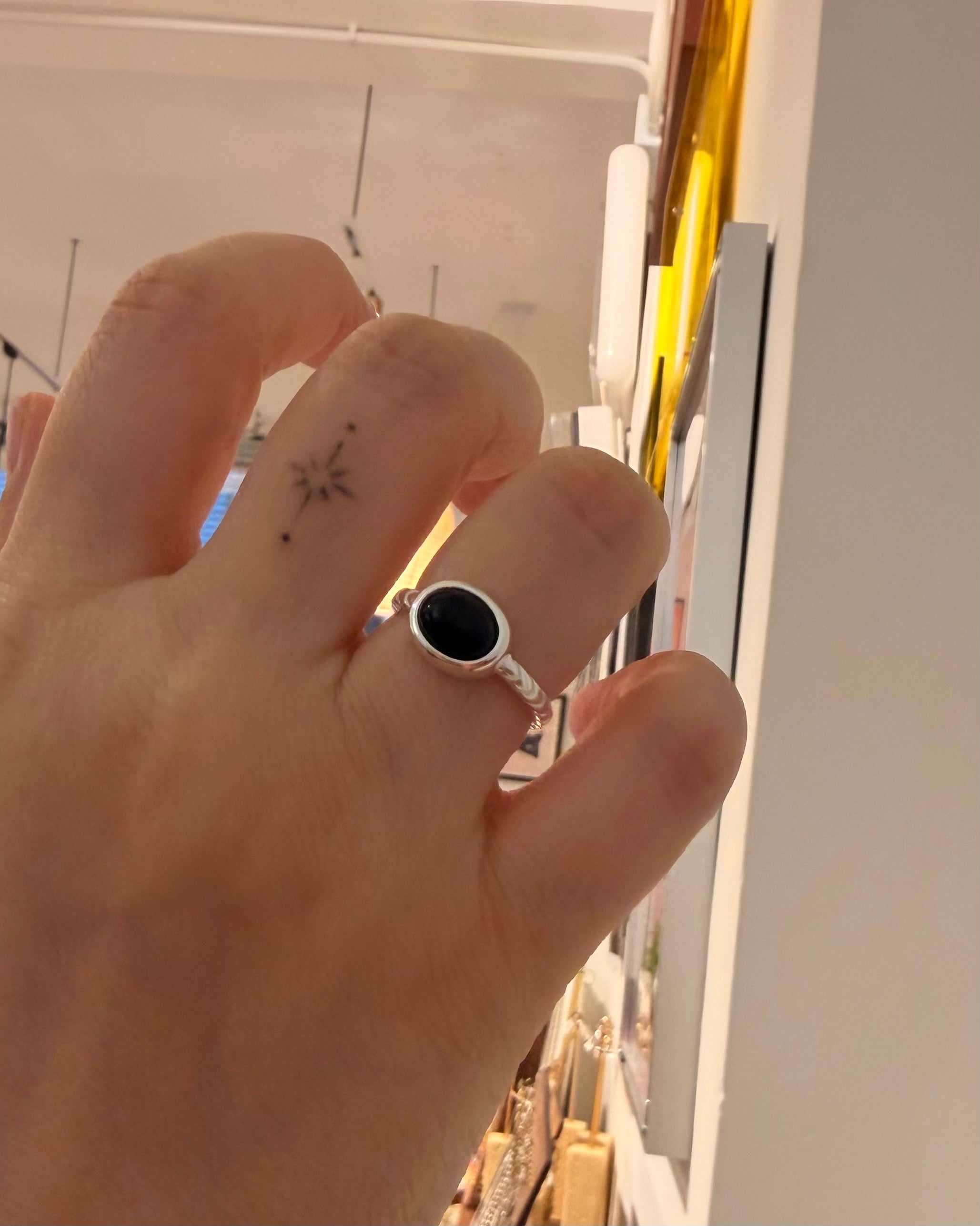Oval shape onyx open size 925 silver ring