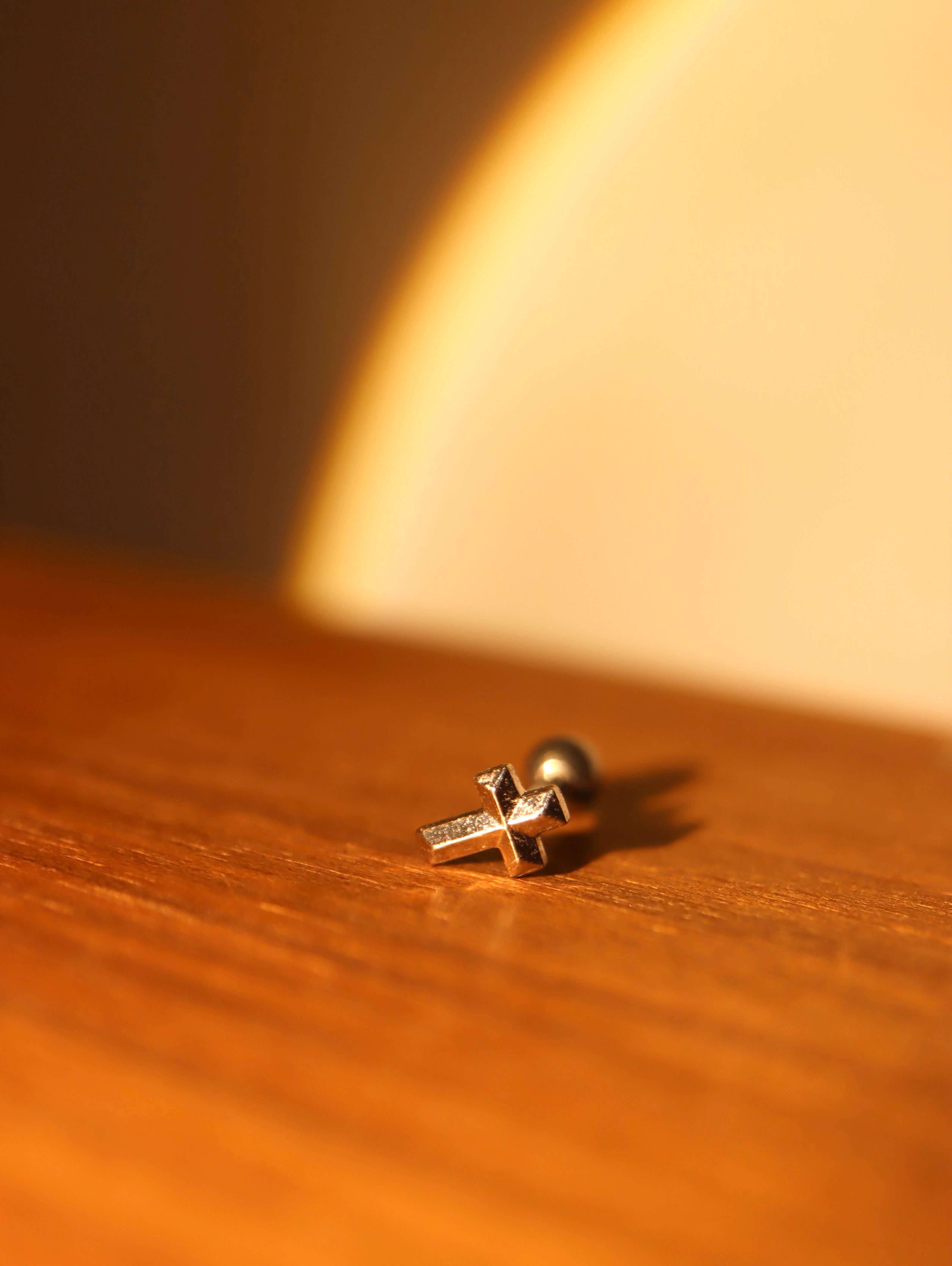 Cross surgical steel stud piercing earring (1pc)