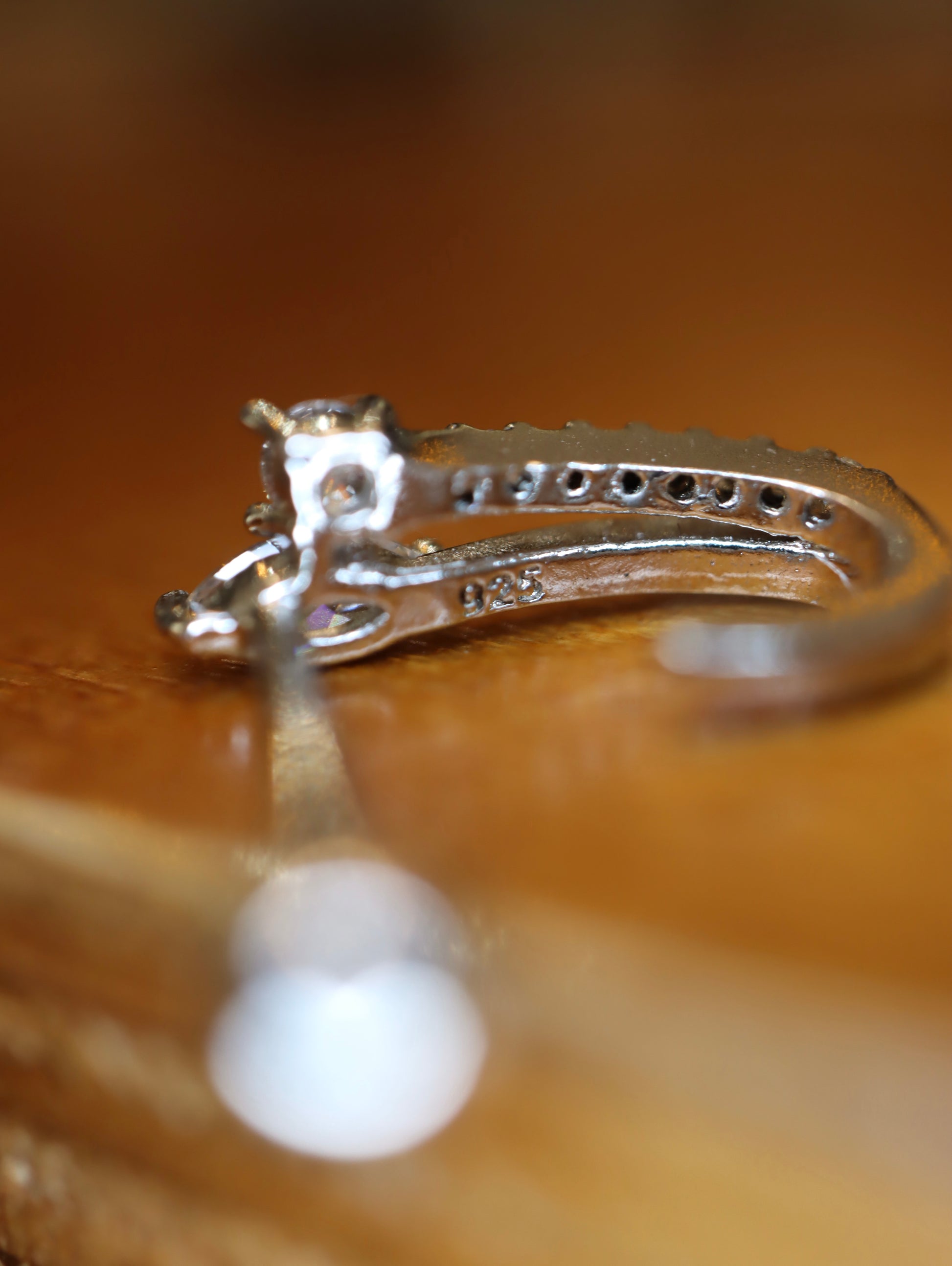 Cz curved U-shaped stud piercing