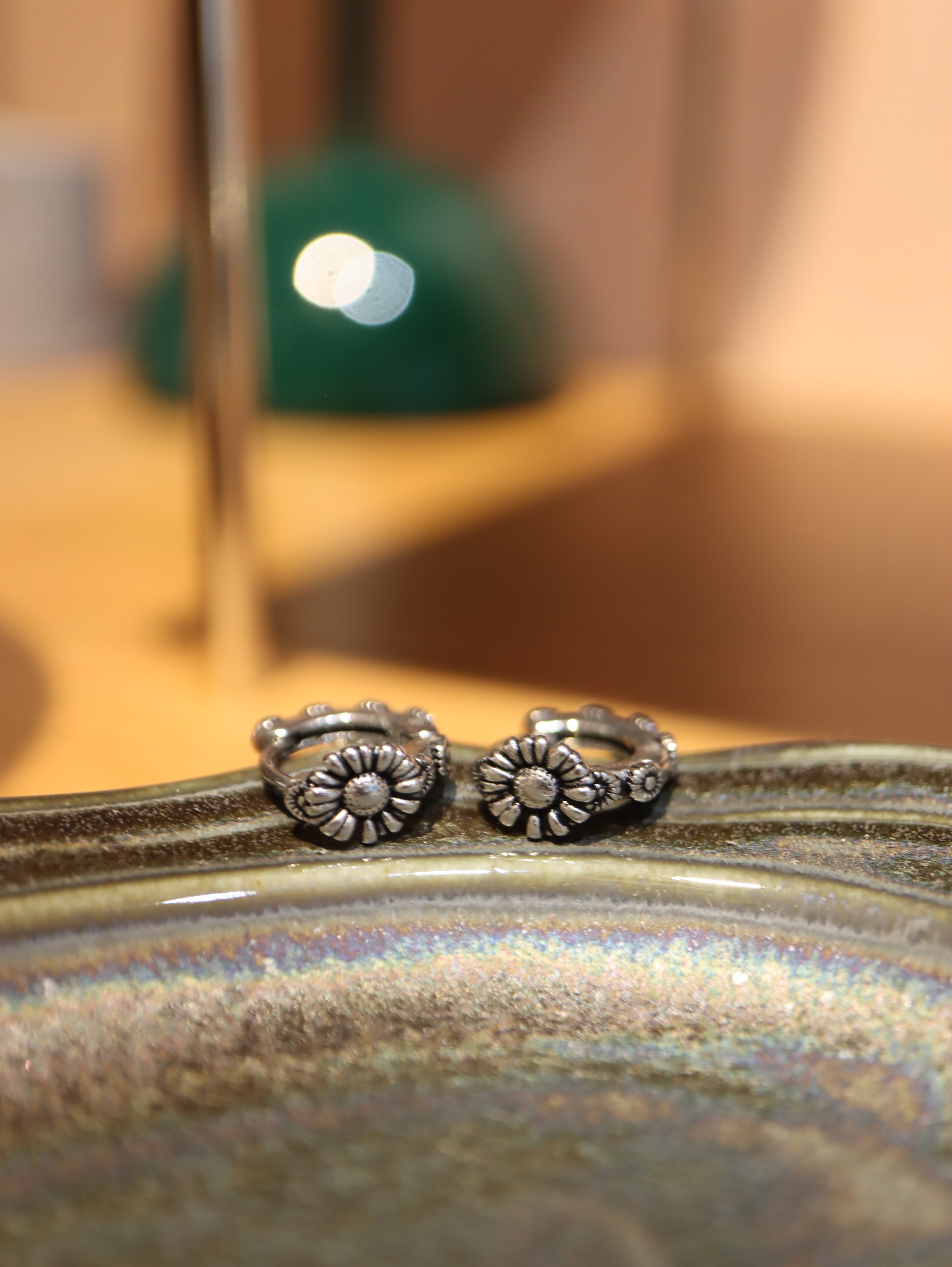 Daisy stainless steel hinged hoop earrings