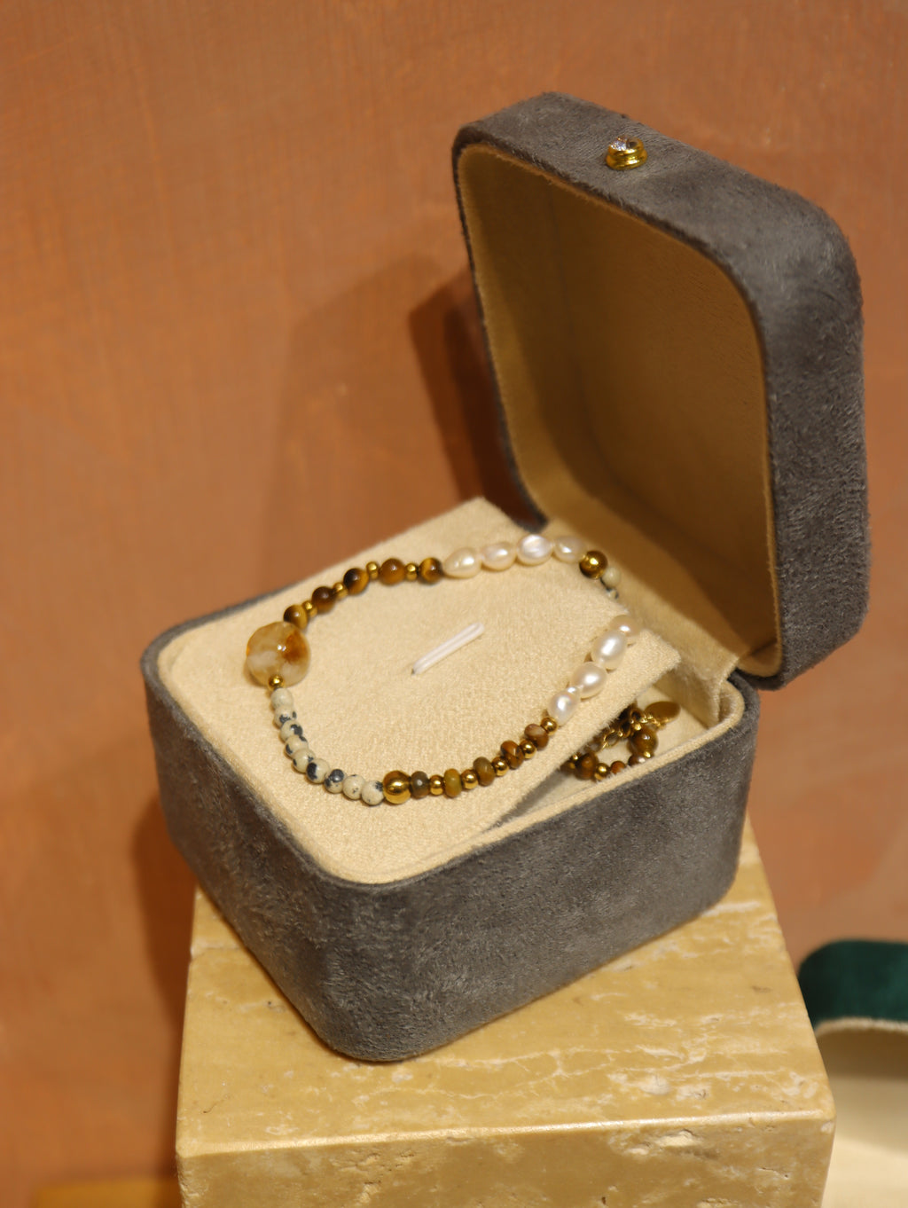 Velvet necklace box