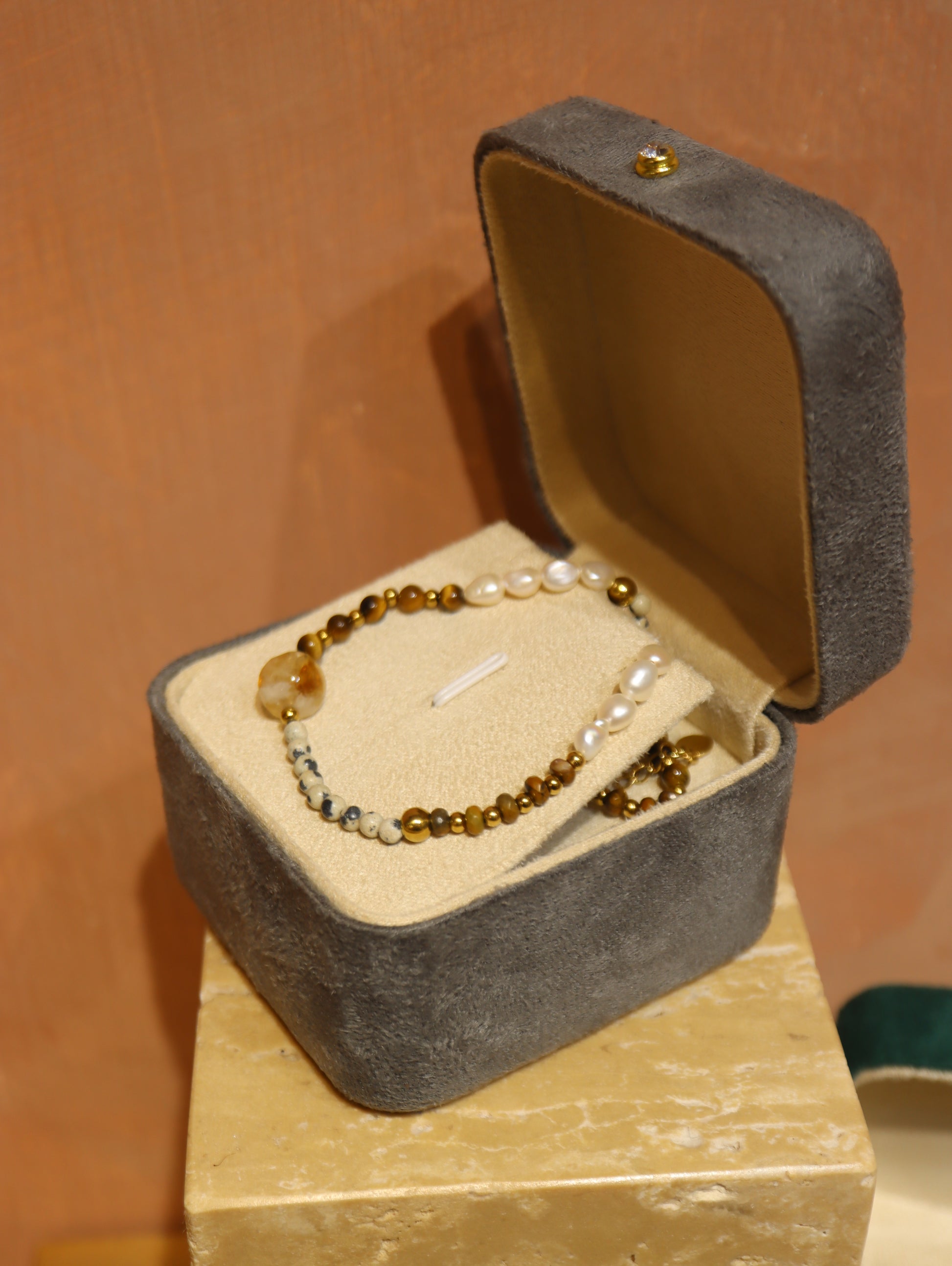 Velvet necklace box