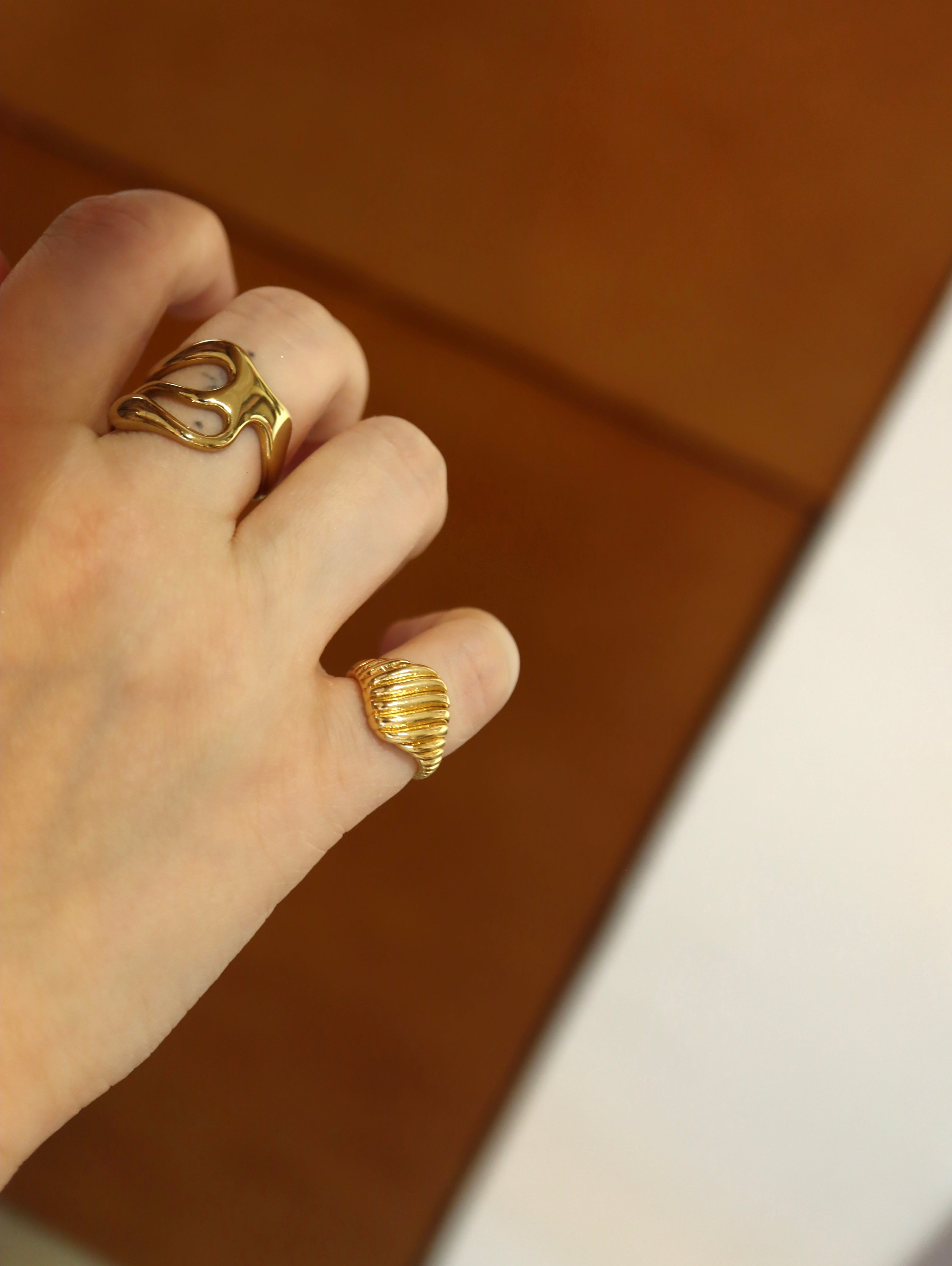 Ribbed Signet Pinky Ring