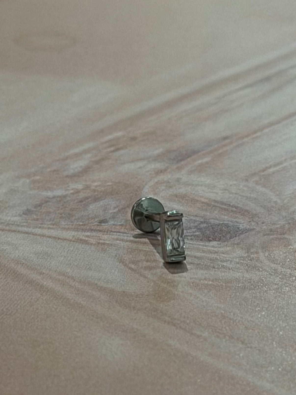 Rectangular cz threadless stud piercing
