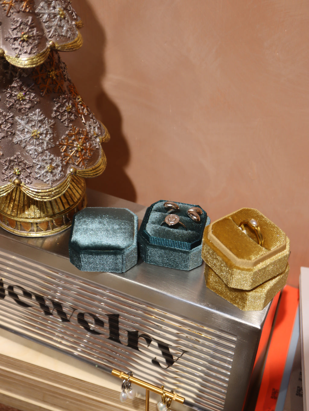 Jewelry velvet gift box