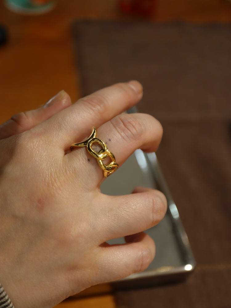 Chain brass ring