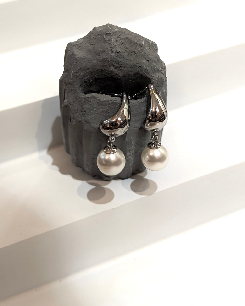 Drop pearl stainless steel earrings