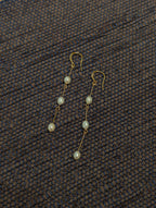 Drop raw pearl earrings