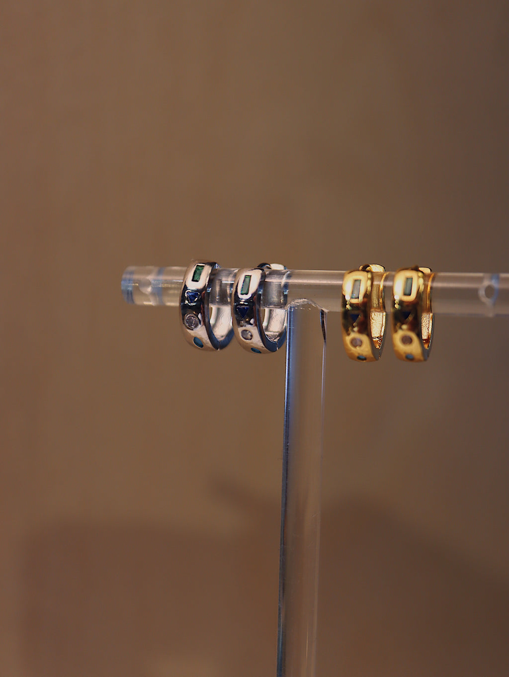 Coloured stud mini hugger earrings，