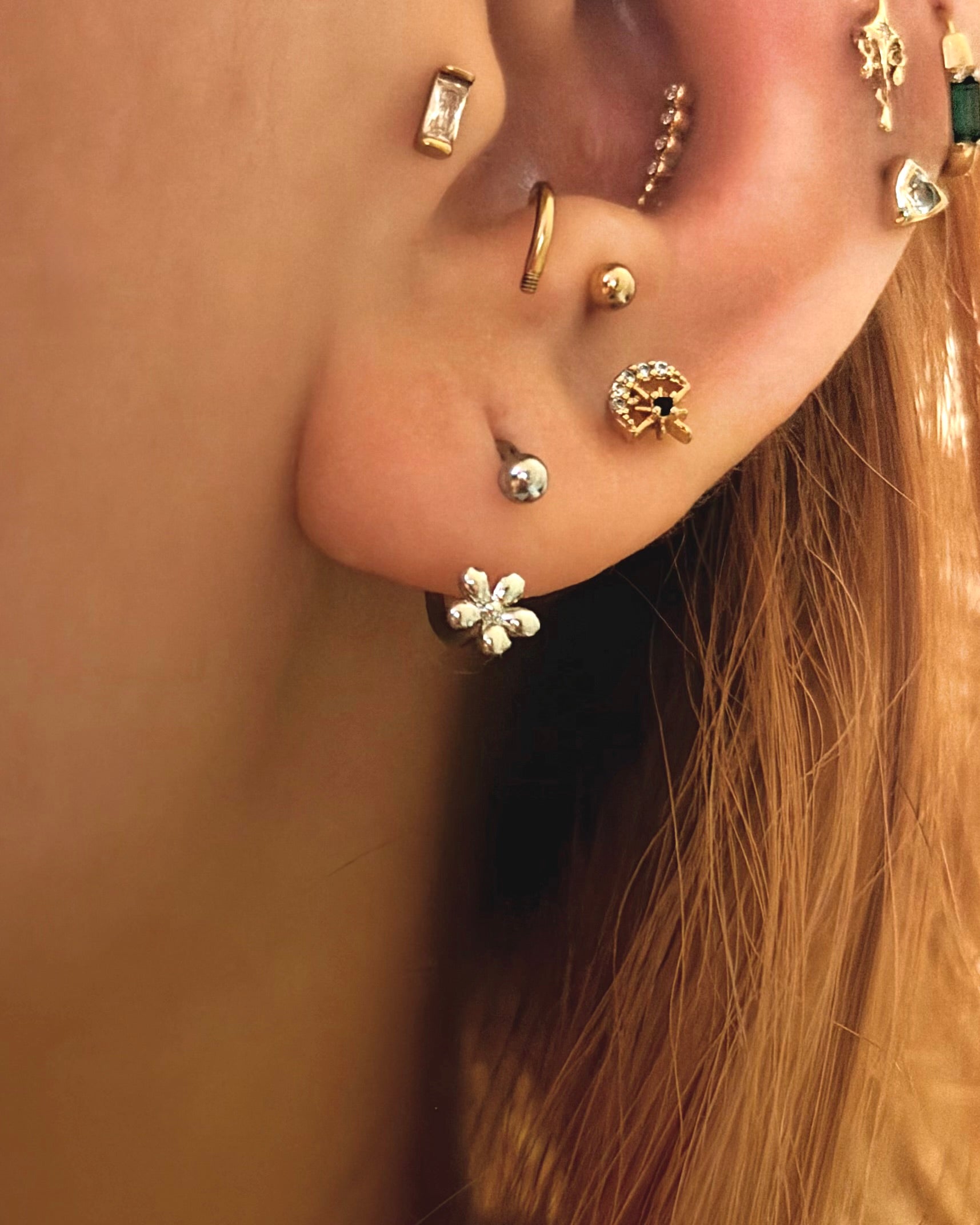 Lobe Blossom Circular Barbell Earring (1pc)