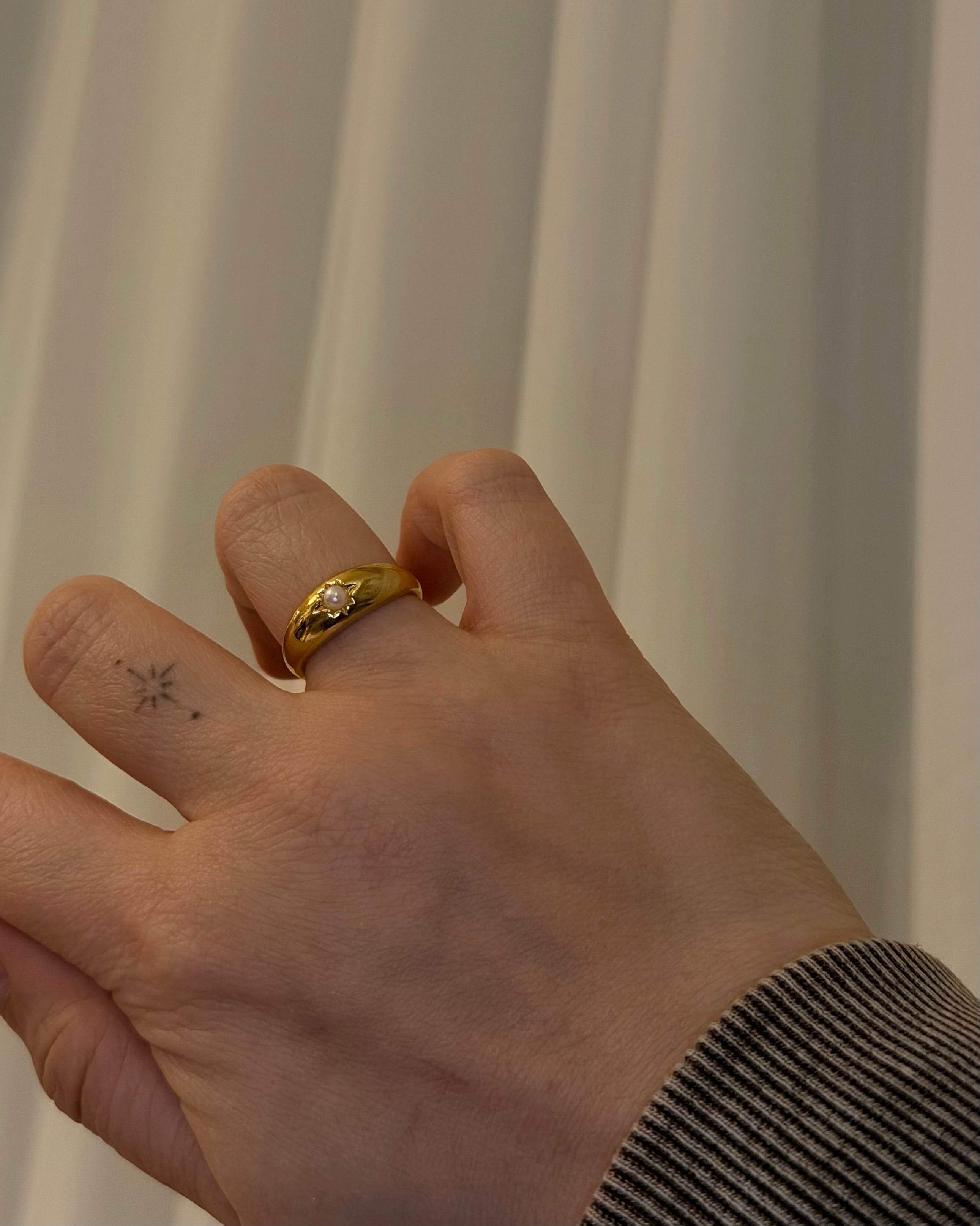 Open size stud pearl ring