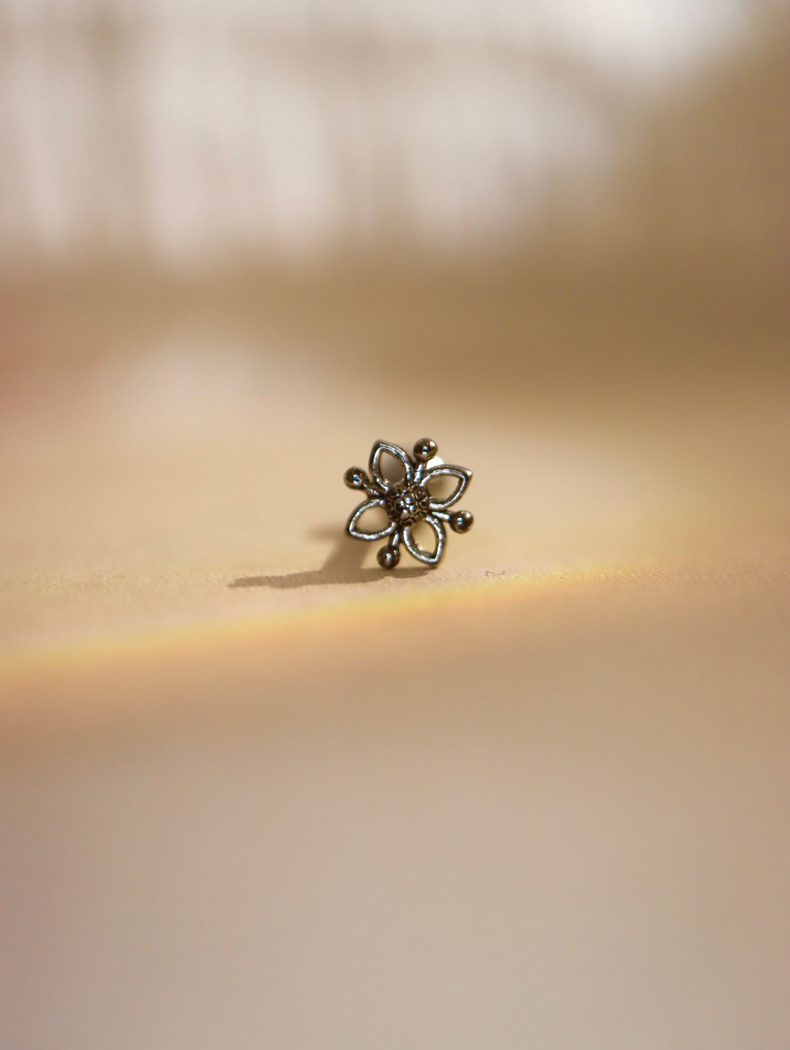 Lilia Open-Petal Stud Unisex Surgical Steel earring (1pc)