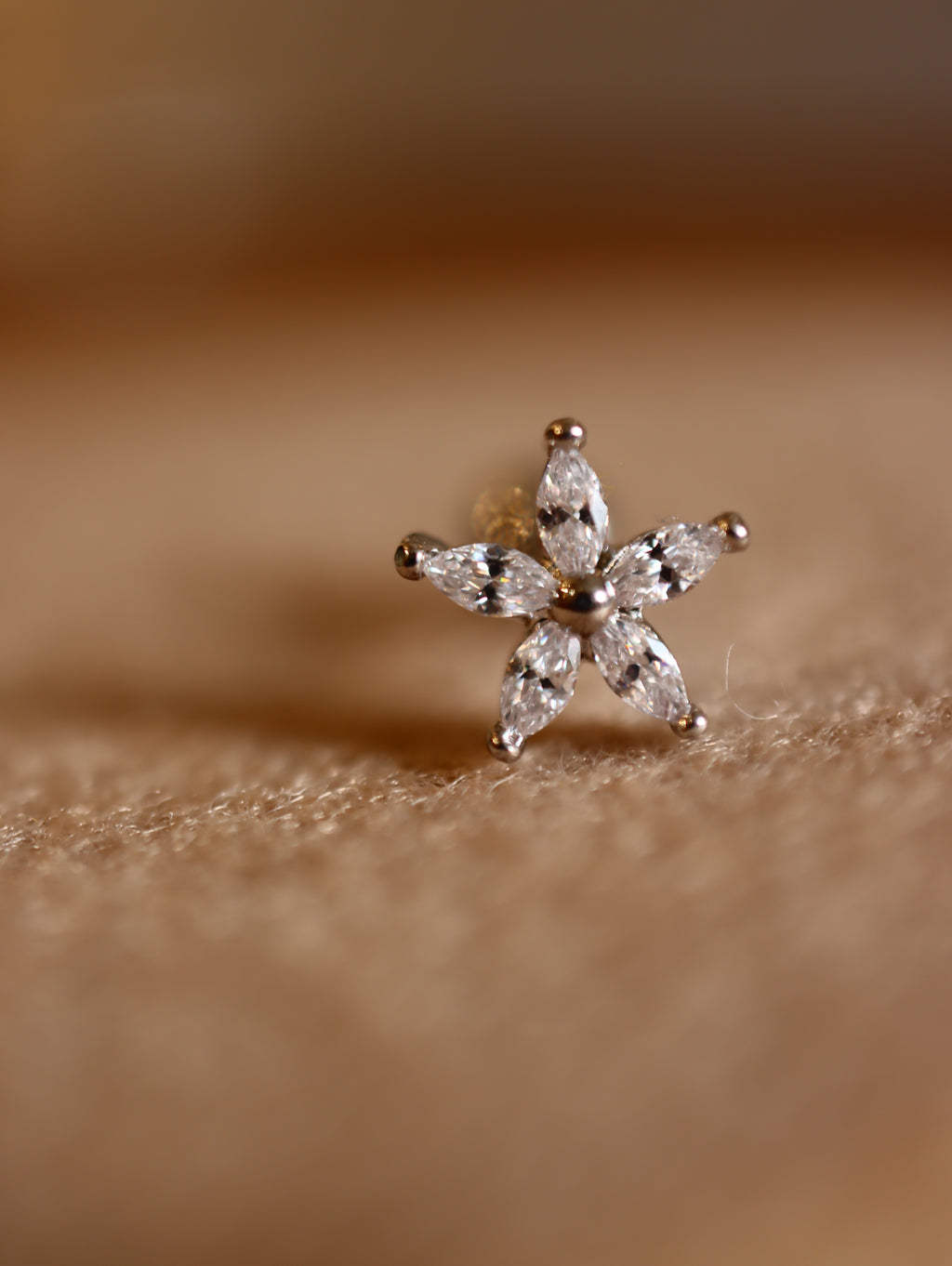 Flower cz surgical steel earring