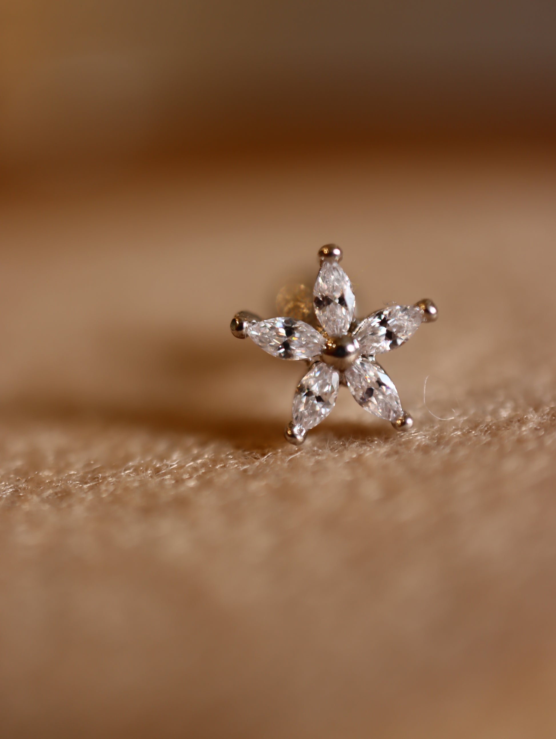Flower cz surgical steel earring