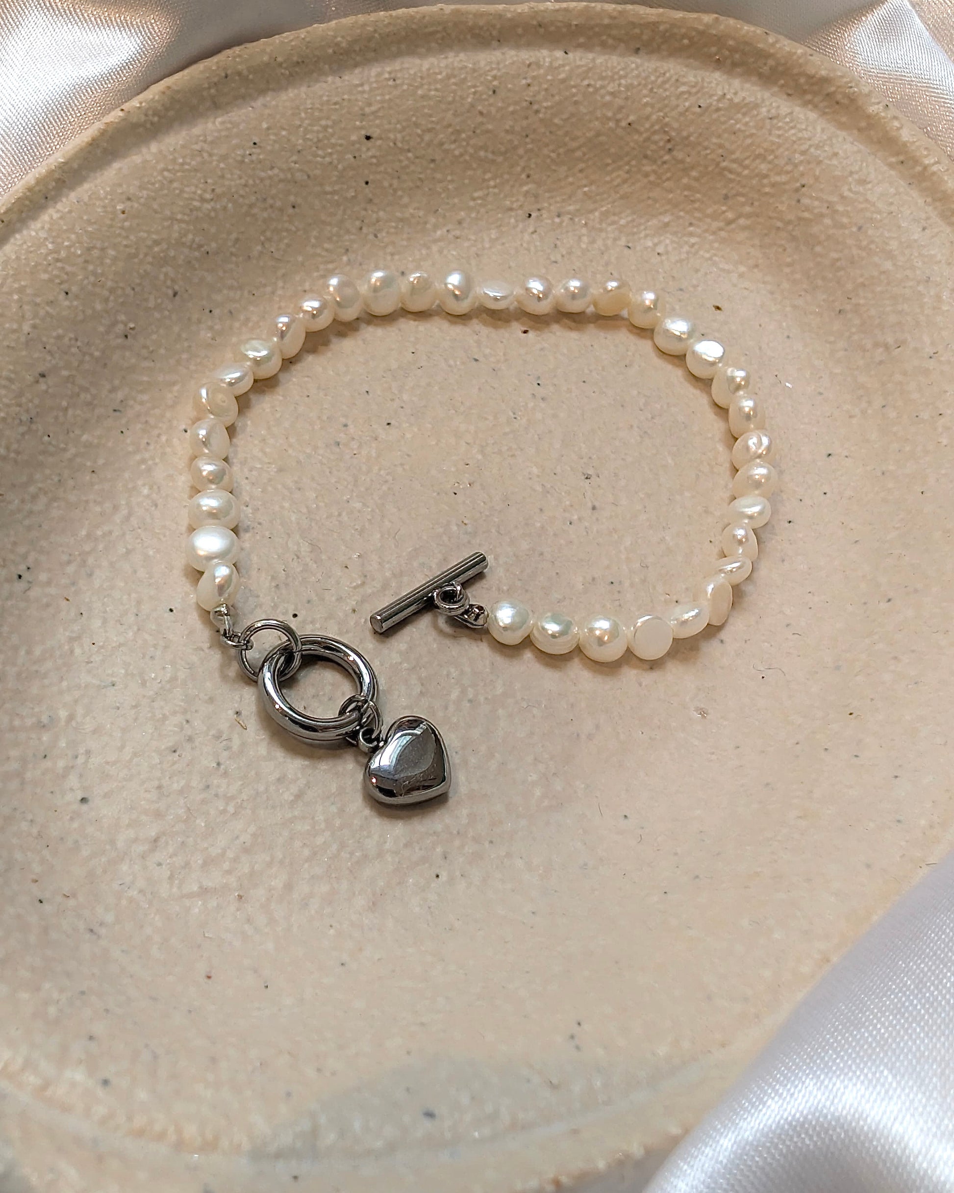 Fresh water pearl front lock heart bracelet
