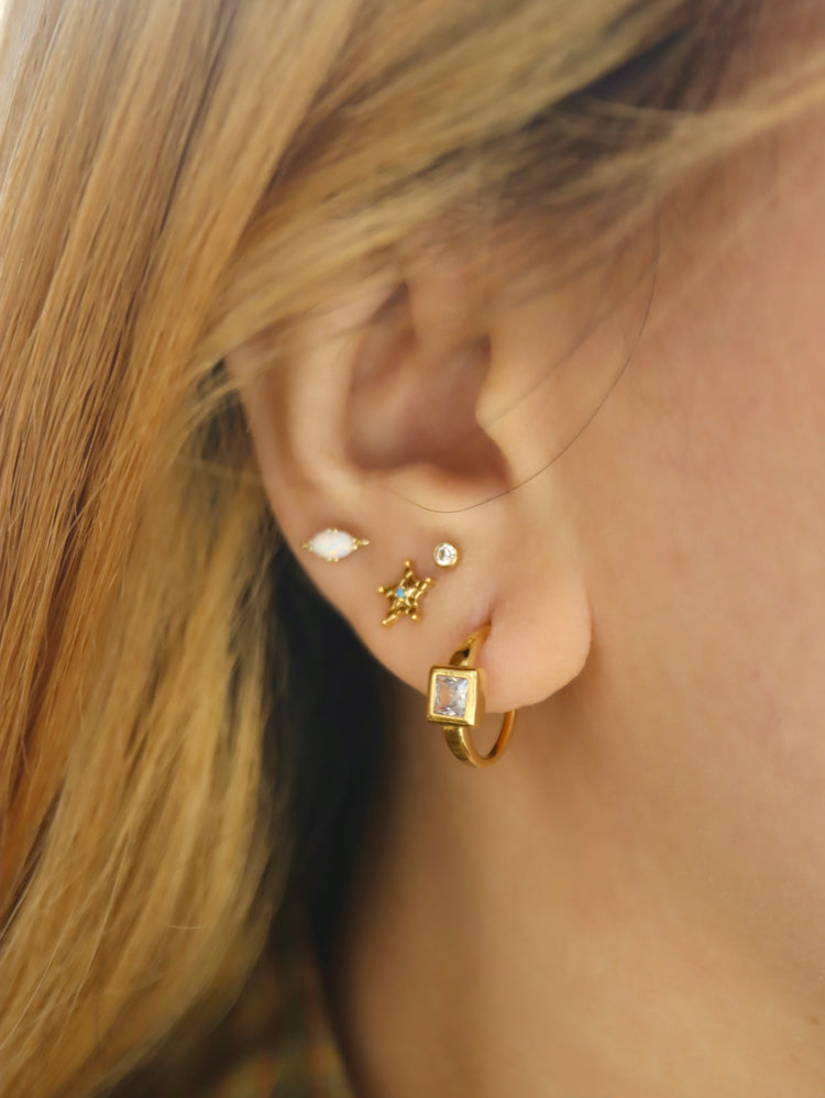 Star stud brass earrings